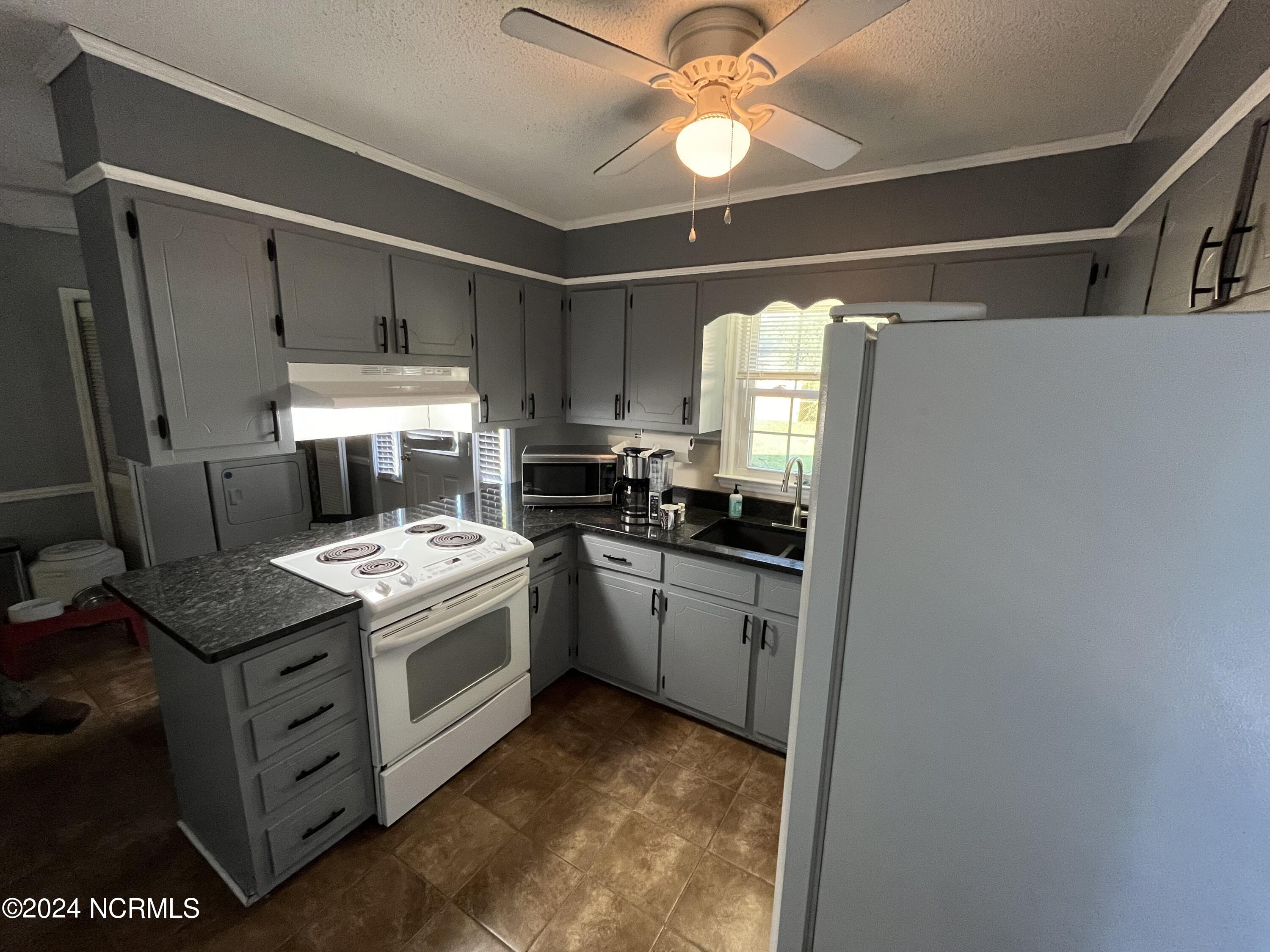 3863 Robin Road Property Photo 11