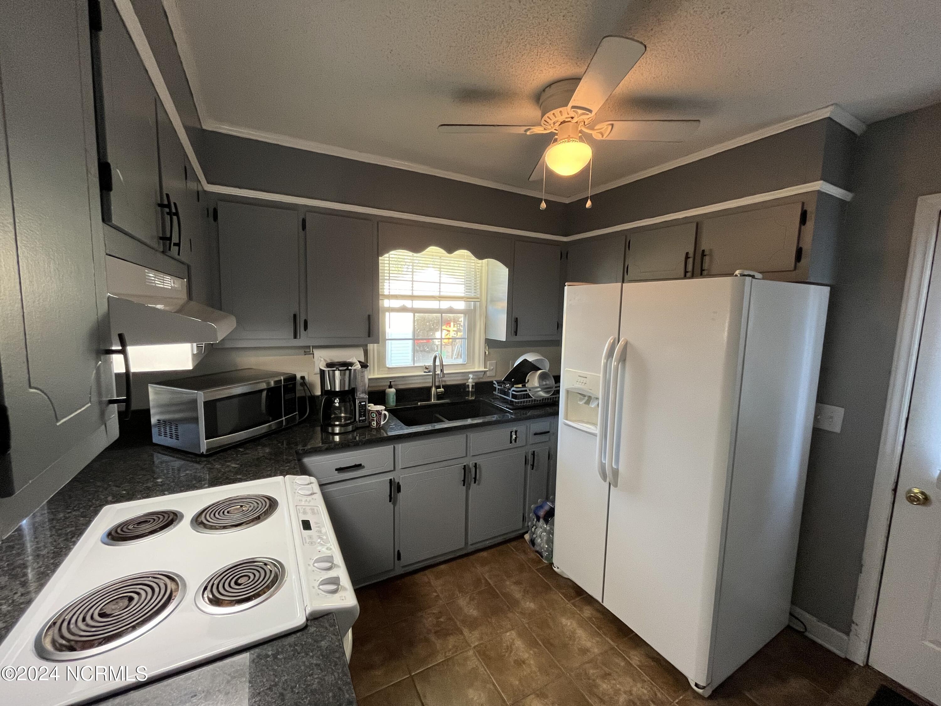3863 Robin Road Property Photo 13