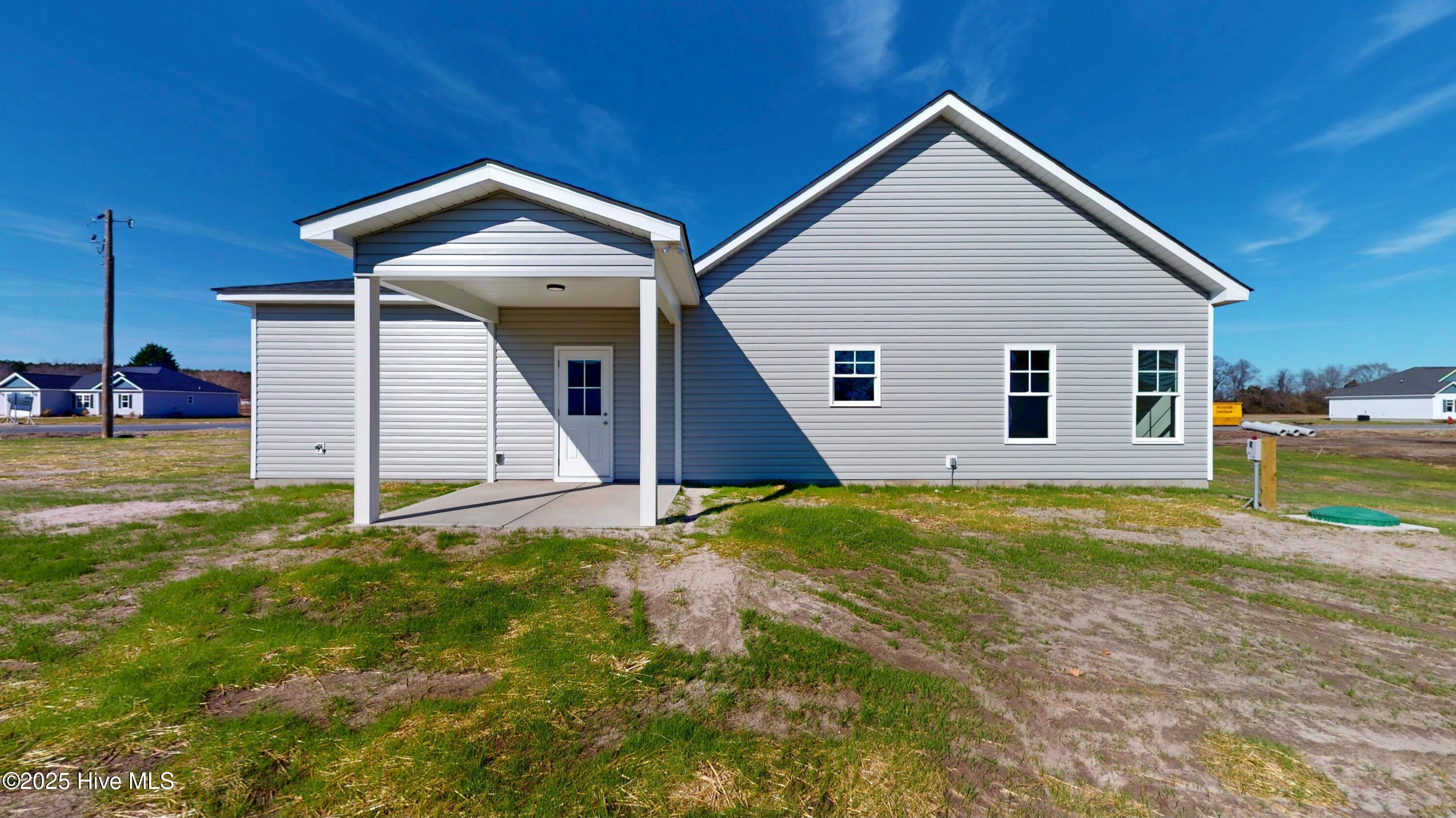 100 E Sillinger Drive Property Photo 6