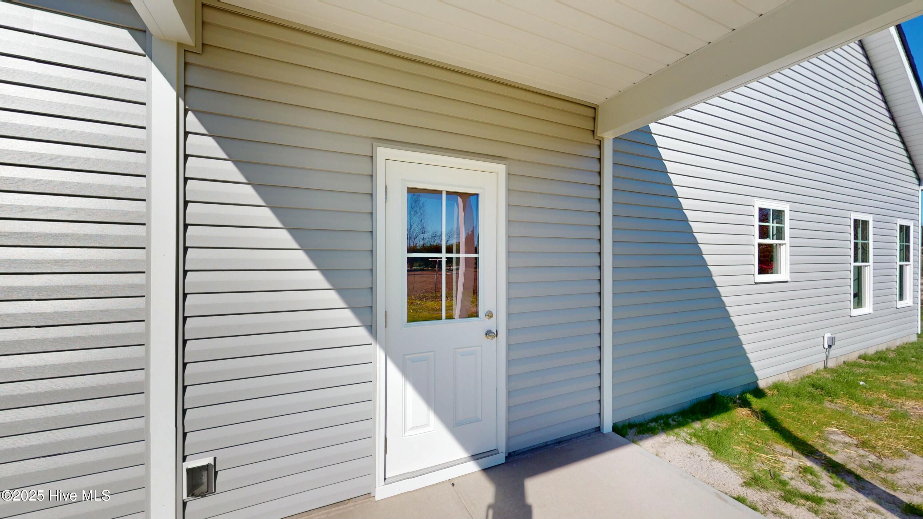 100 E Sillinger Drive Property Photo 8