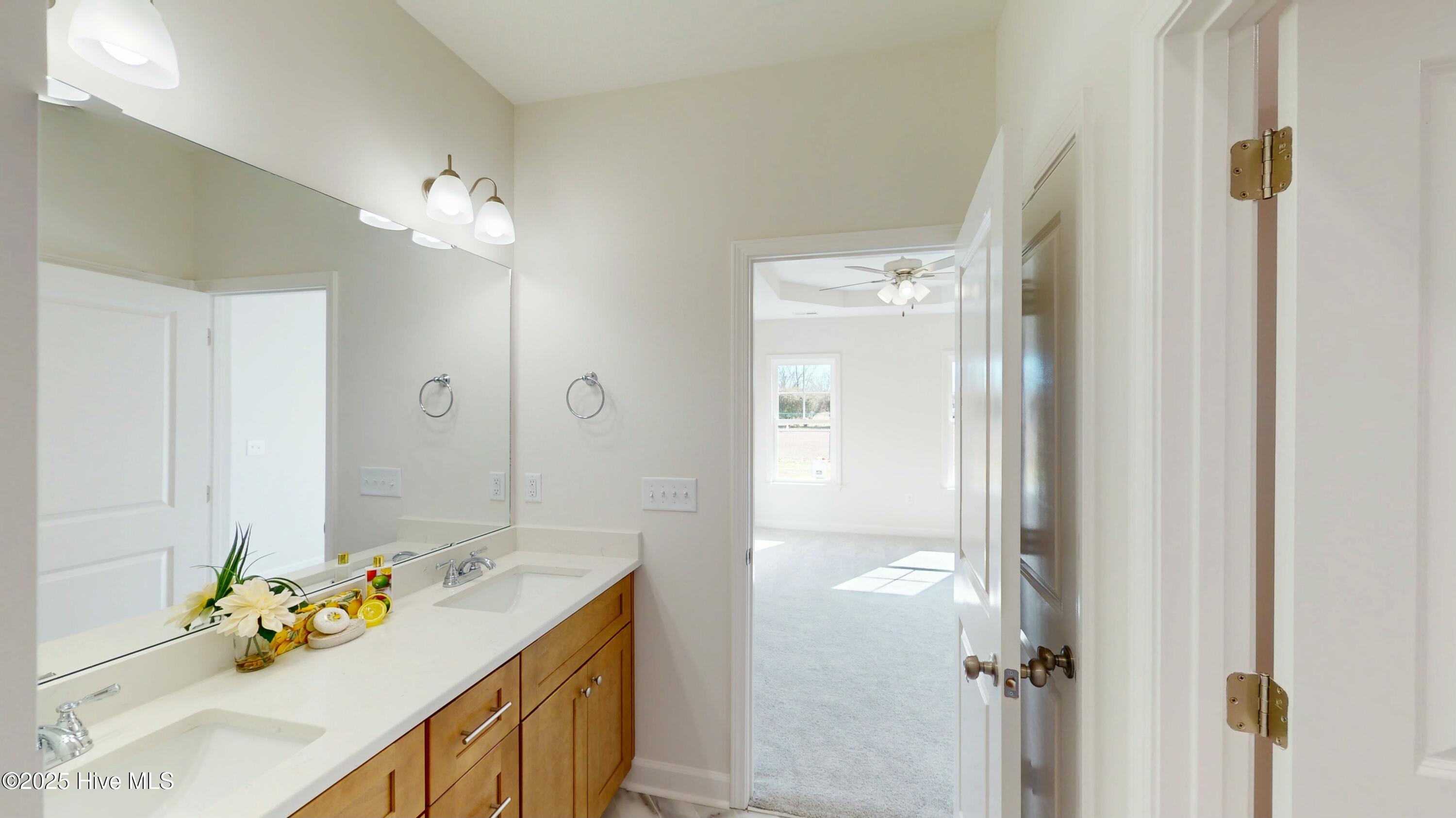 100 E Sillinger Drive Property Photo 20