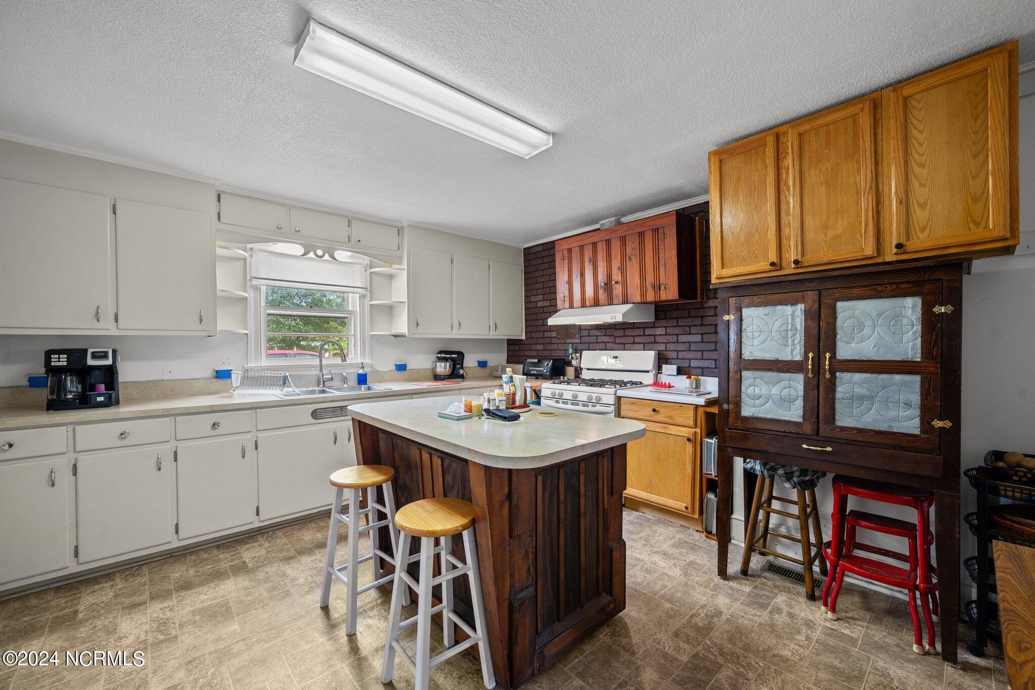 104 Ballard Street Property Photo 24