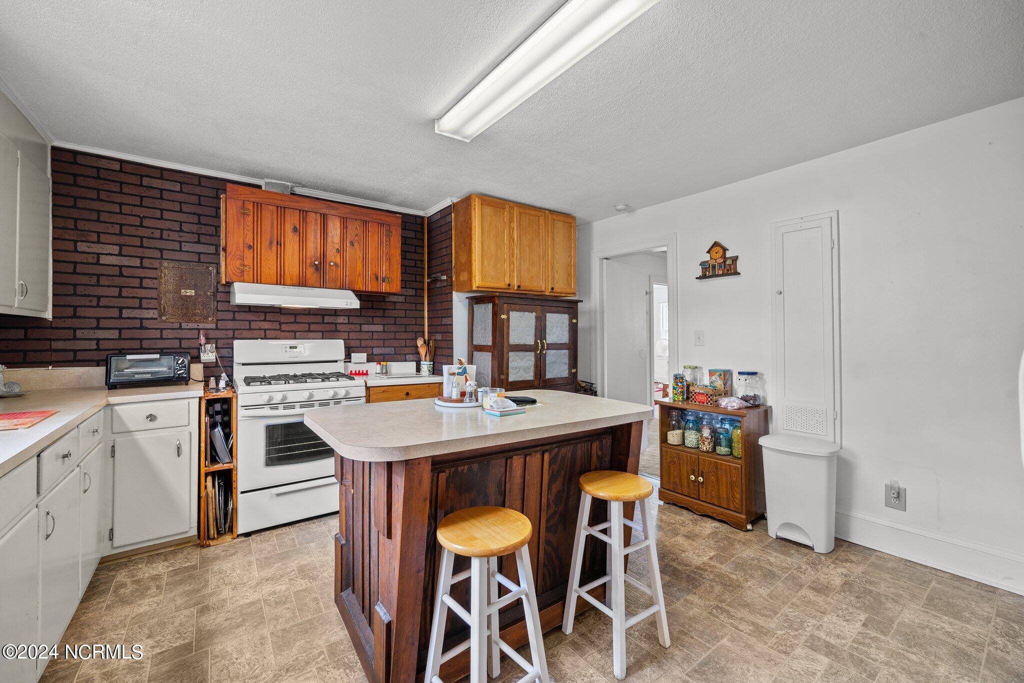 104 Ballard Street Property Photo 25