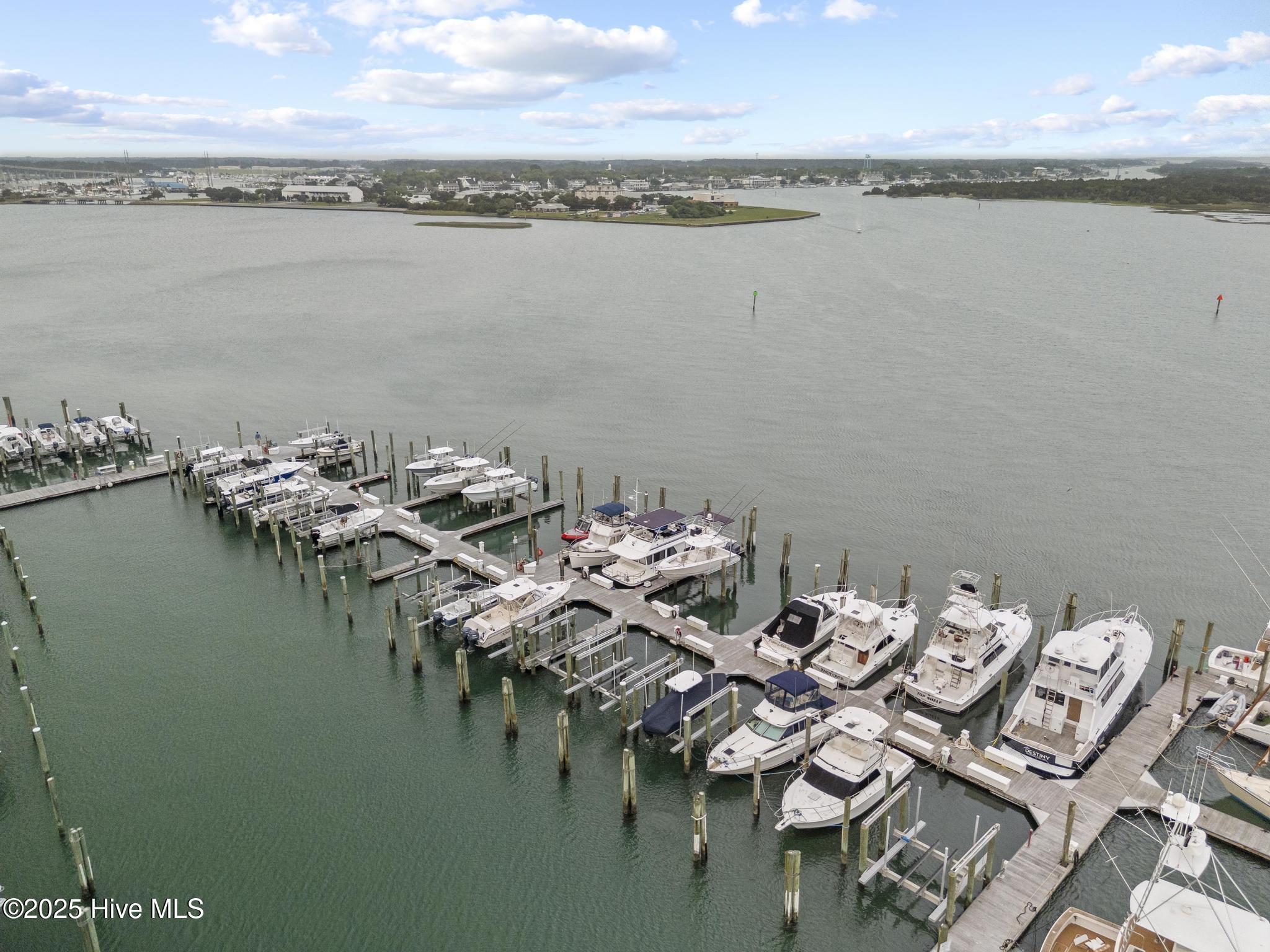 100 Olde Town Yacht Club Drive B17 Property Photo 9