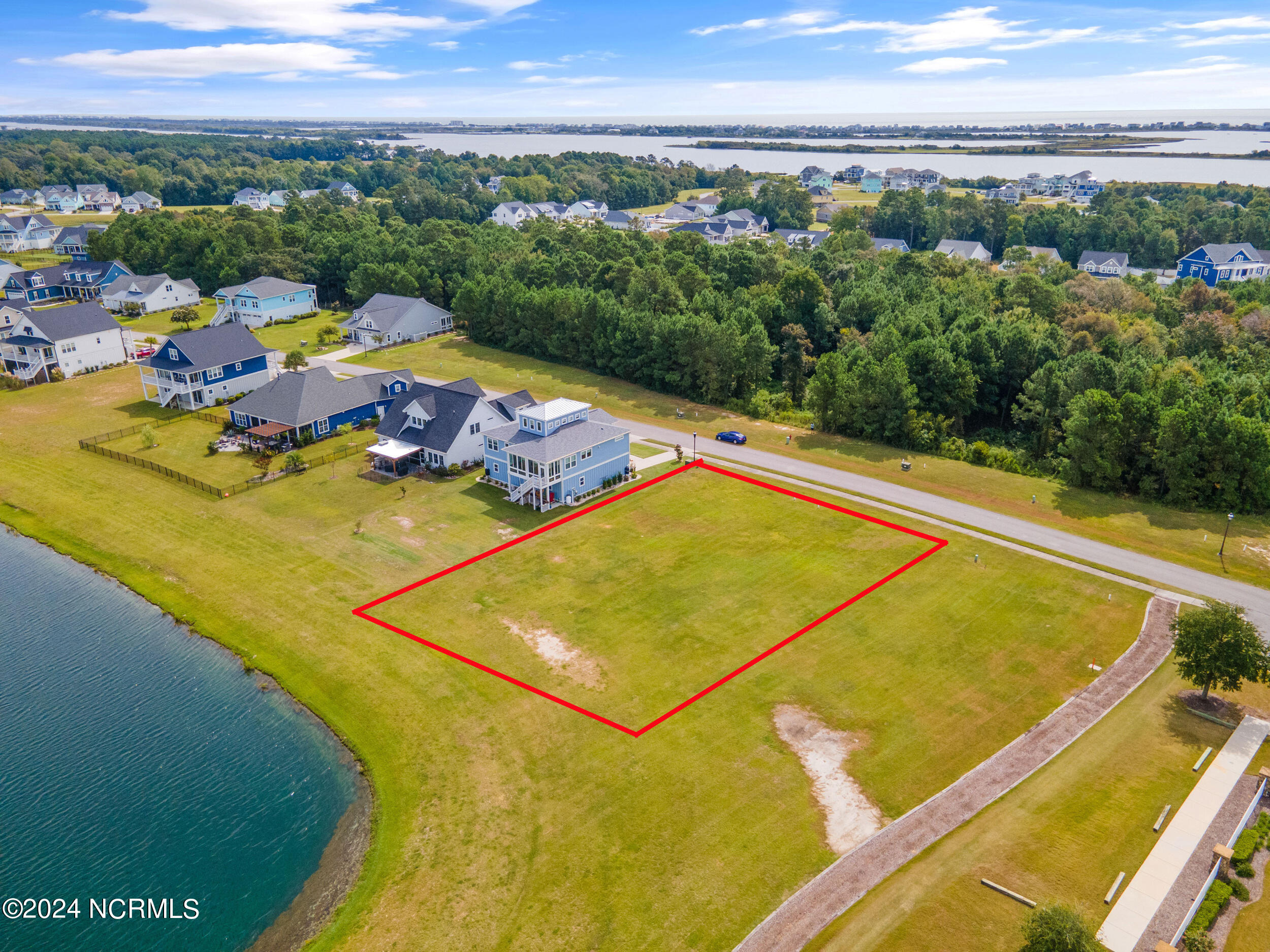 325 Spicer Lake Drive Property Photo 11