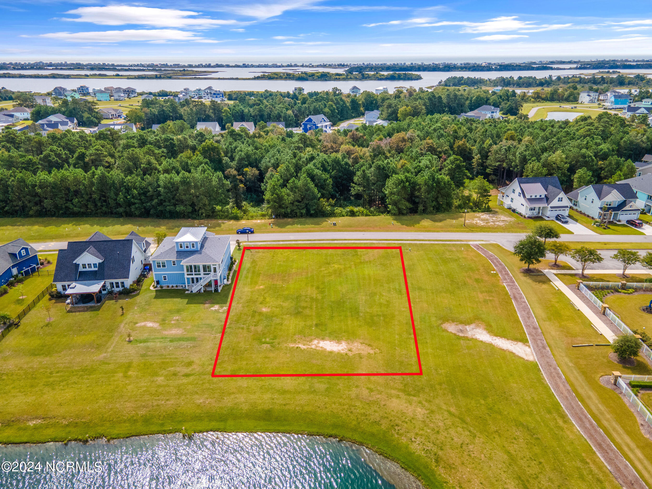 325 Spicer Lake Drive Property Photo 12