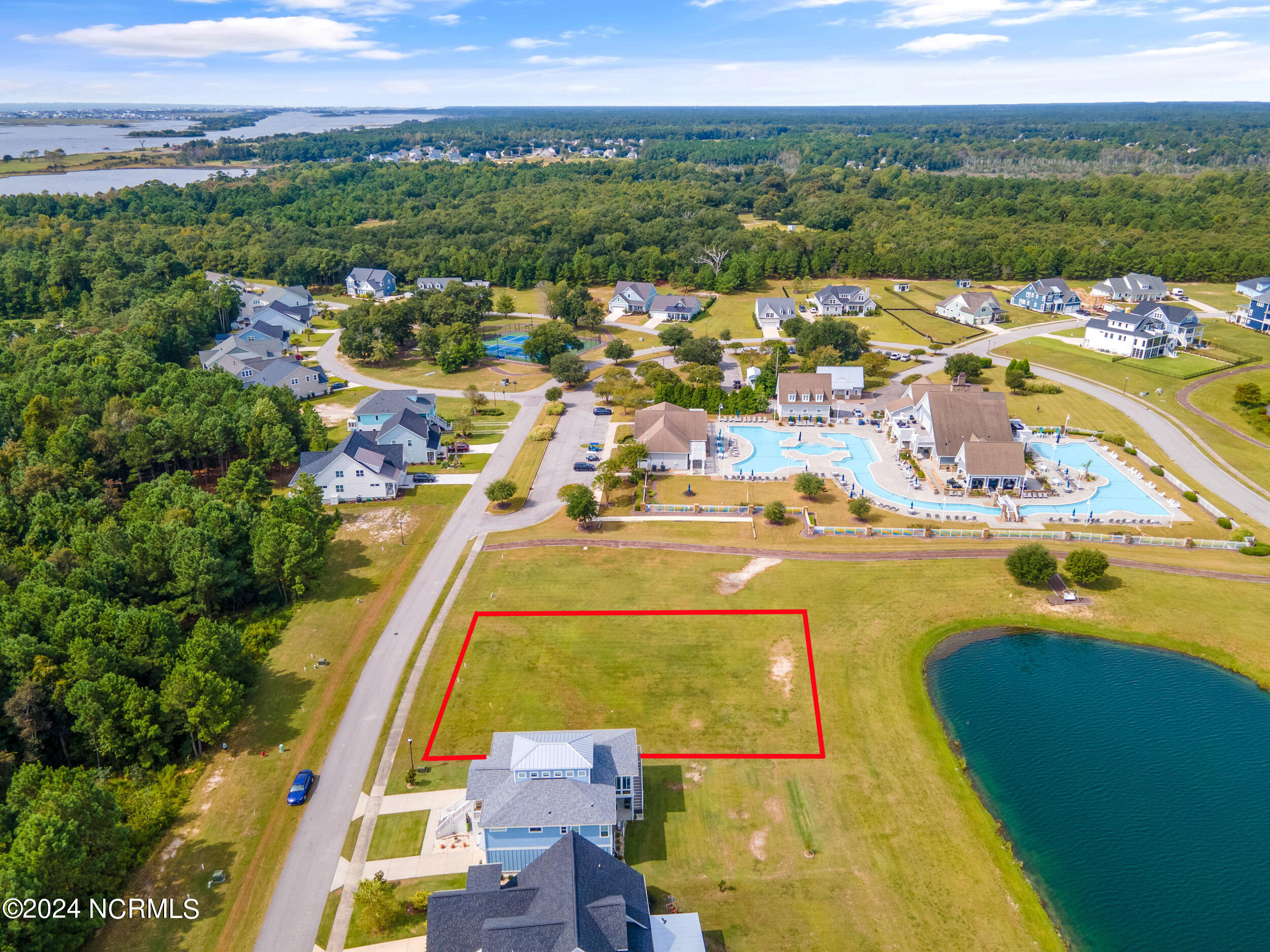 325 Spicer Lake Drive Property Photo 14