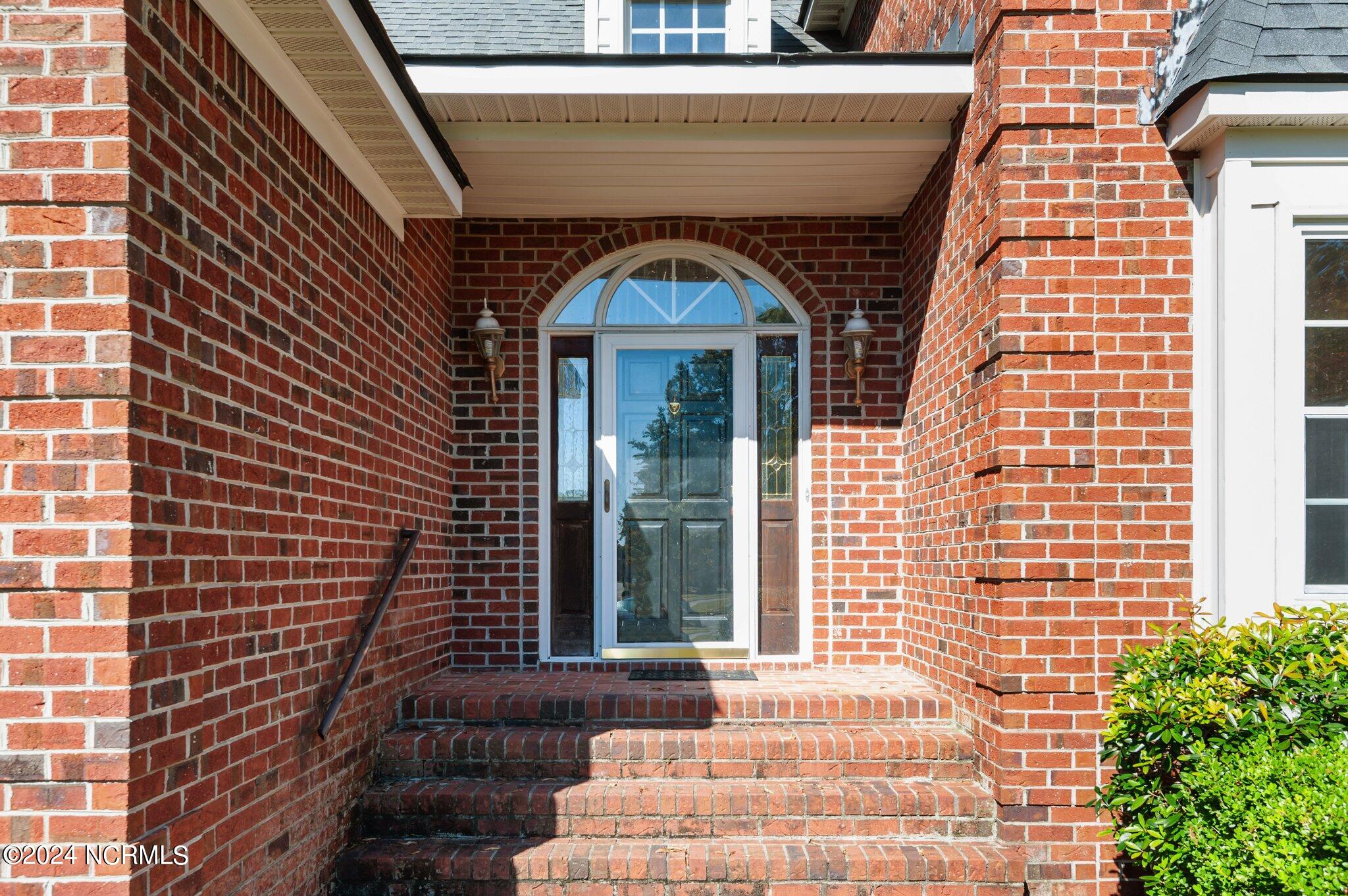 2205 Wolf Trap Circle Property Photo 3