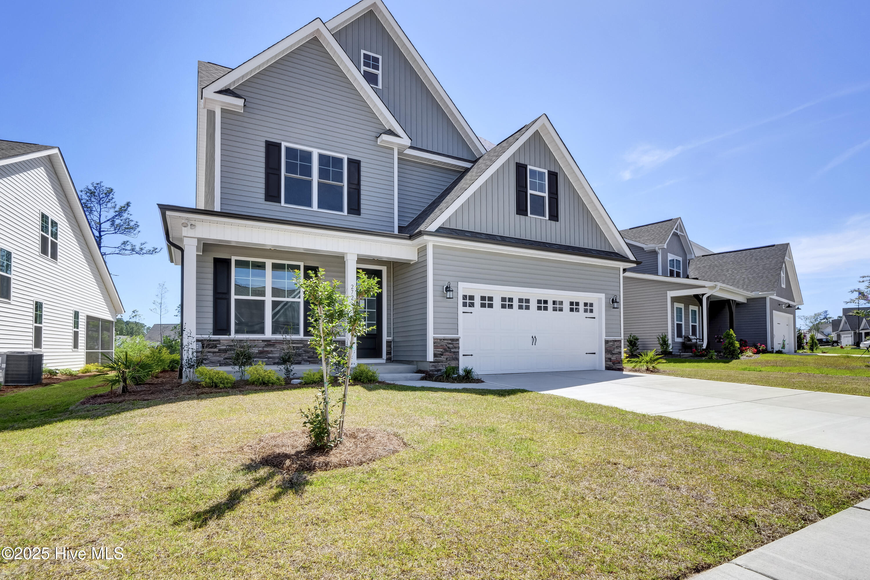 2723 Longleaf Pine Circle Property Photo 2