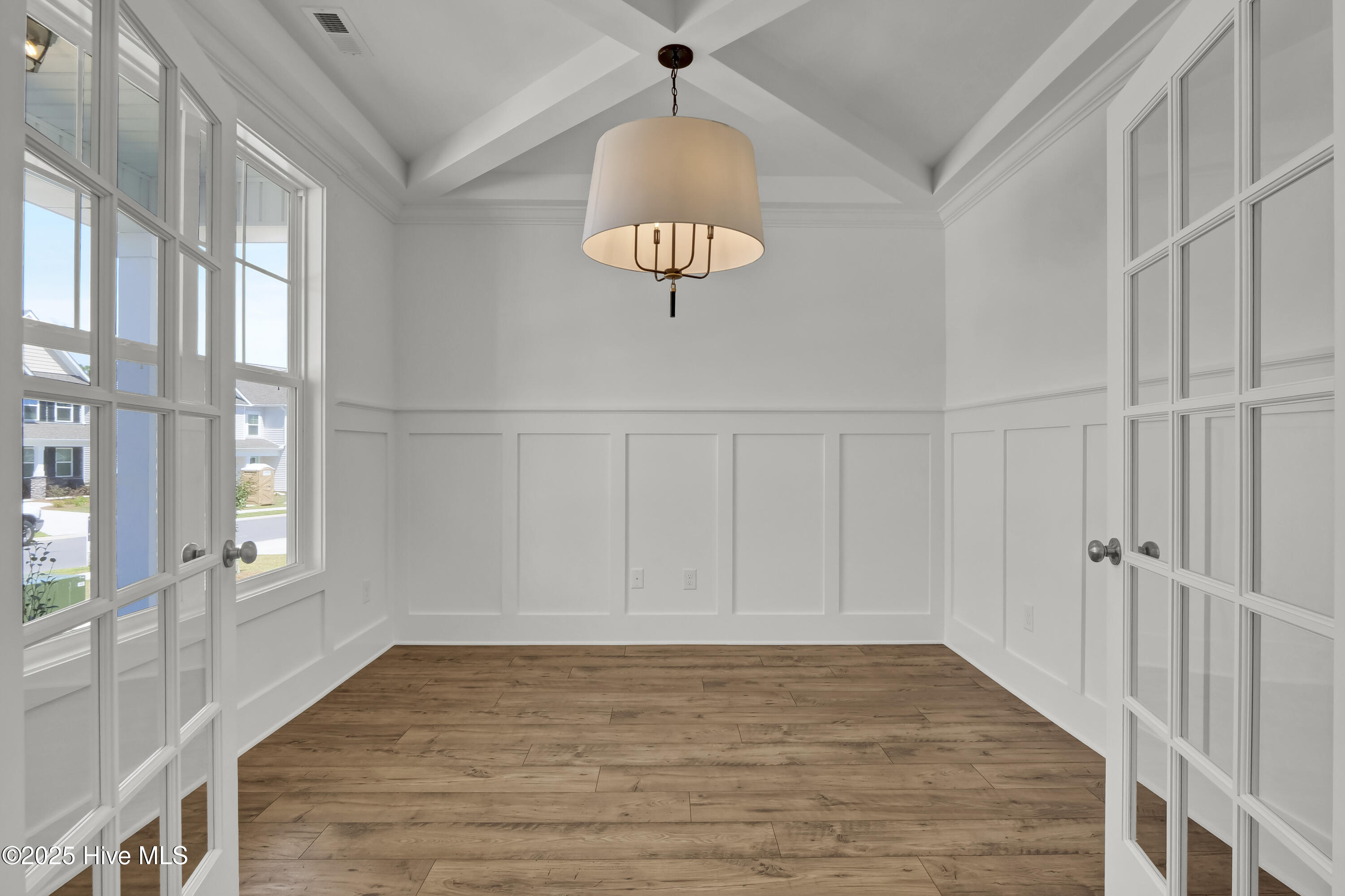 2723 Longleaf Pine Circle Property Photo 3