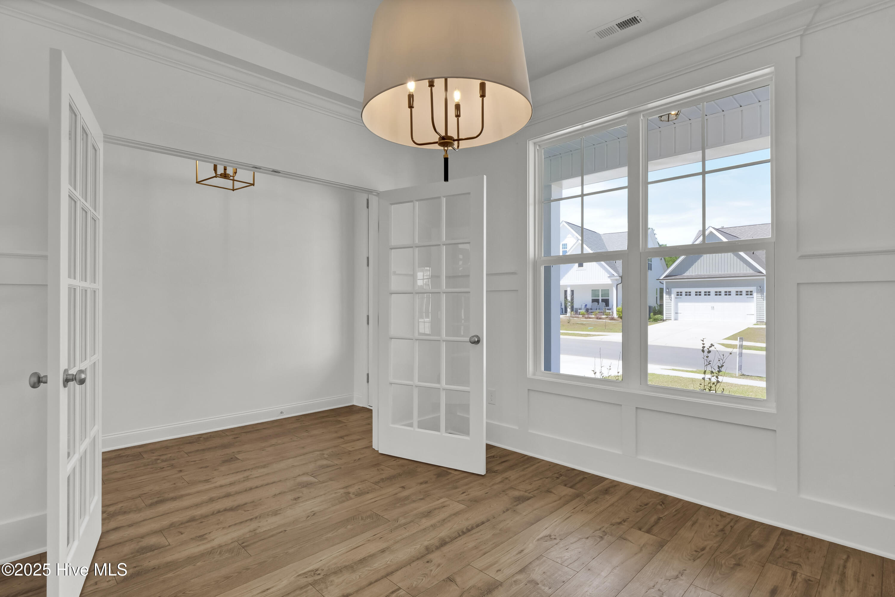 2723 Longleaf Pine Circle Property Photo 4
