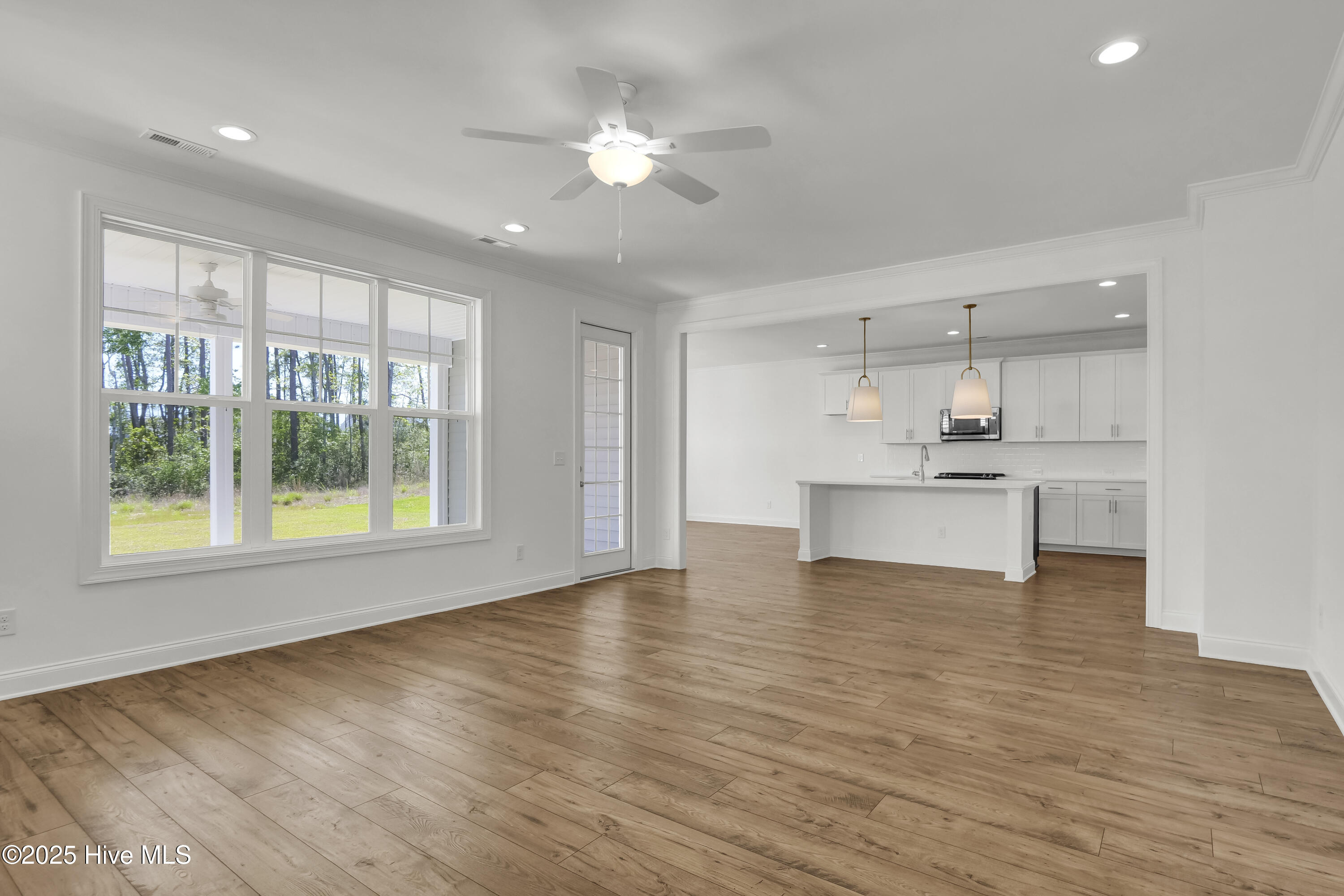 2723 Longleaf Pine Circle Property Photo 6