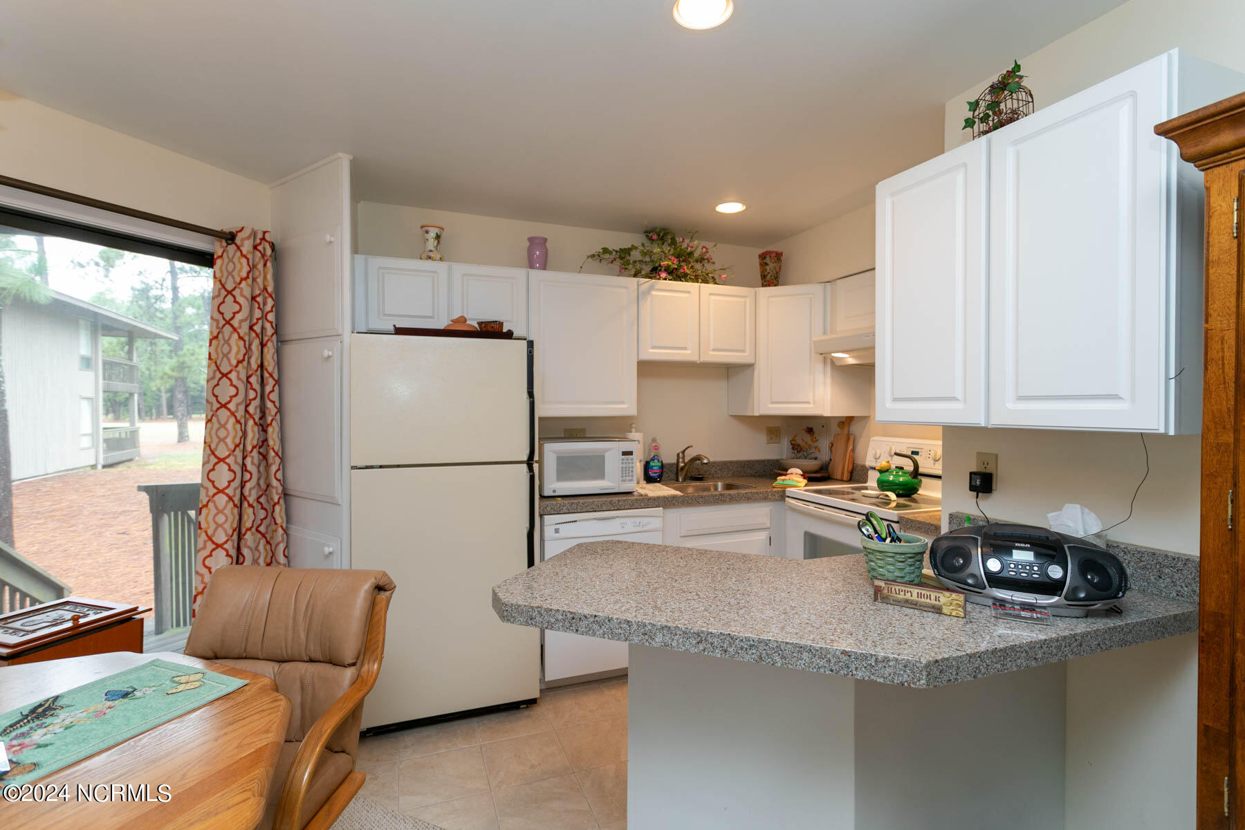 213 Foxkroft Drive Property Photo 8