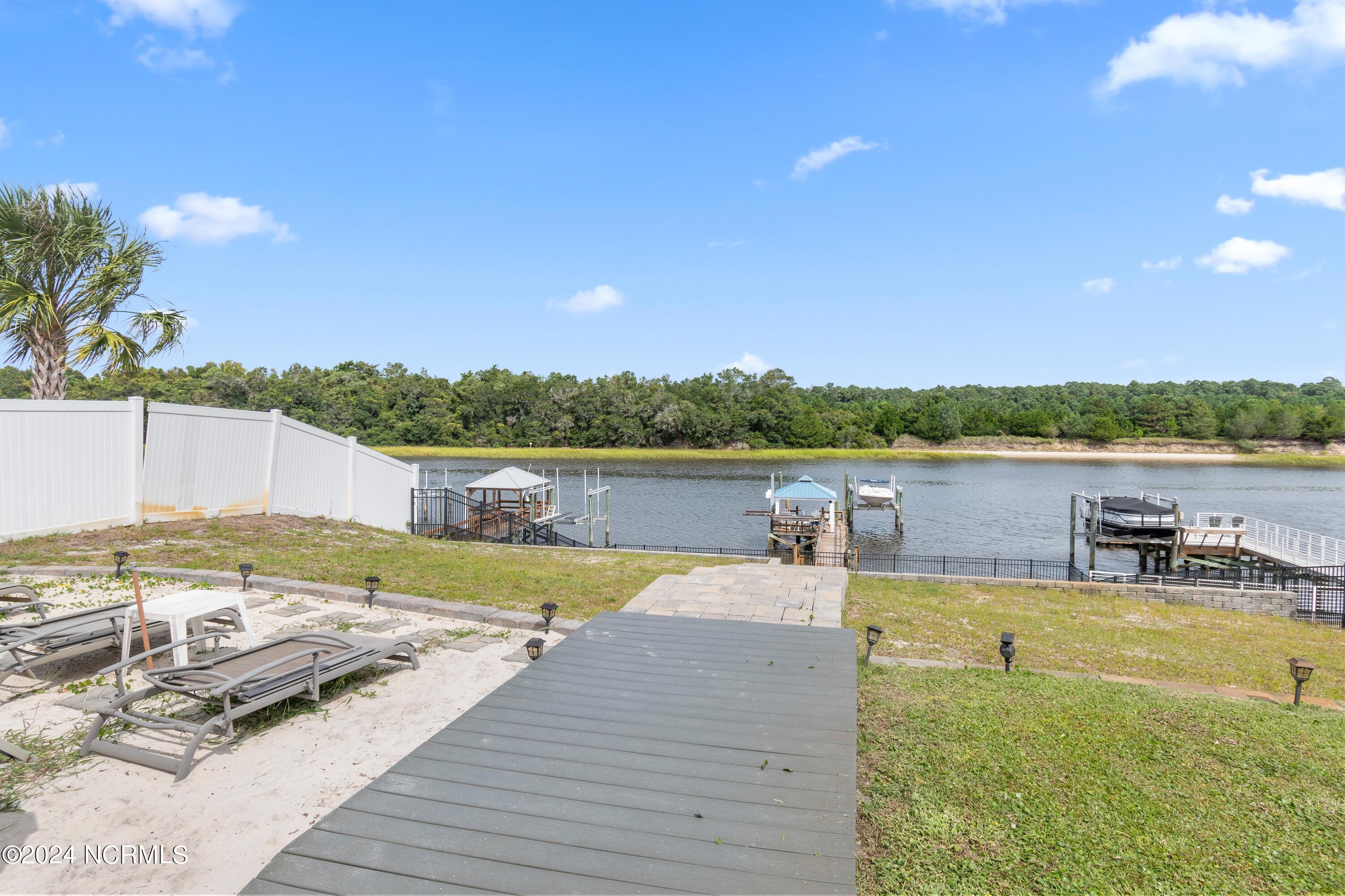 404 W Yacht Drive Property Photo 4