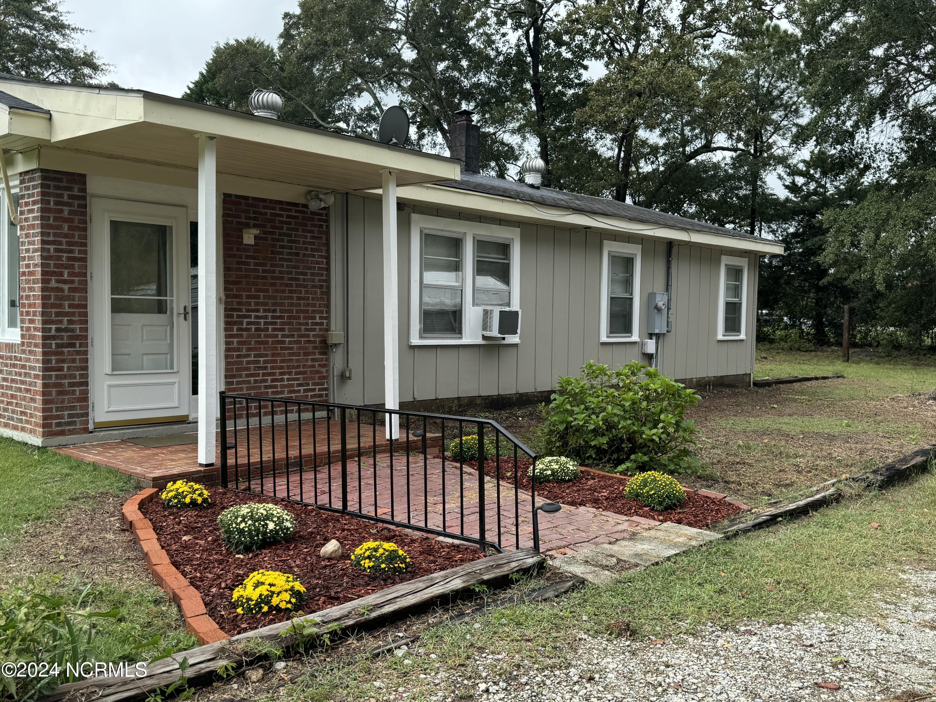 136 S Oak Forest Road Property Photo 1