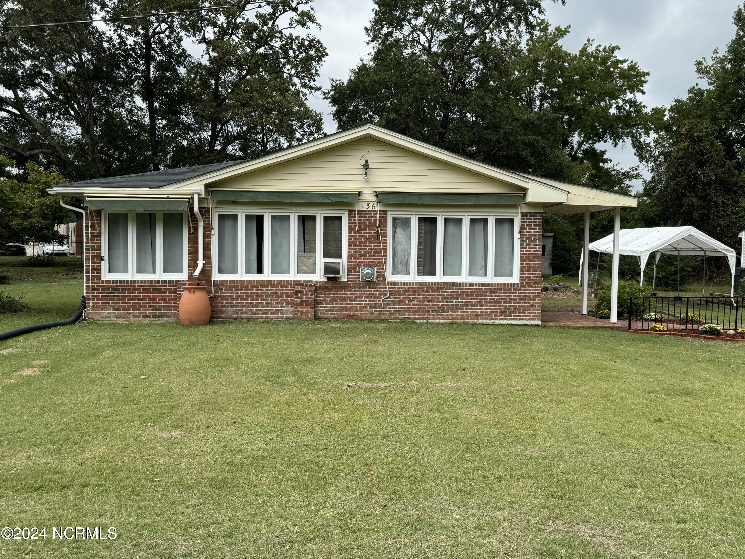 136 S Oak Forest Road Property Photo 2