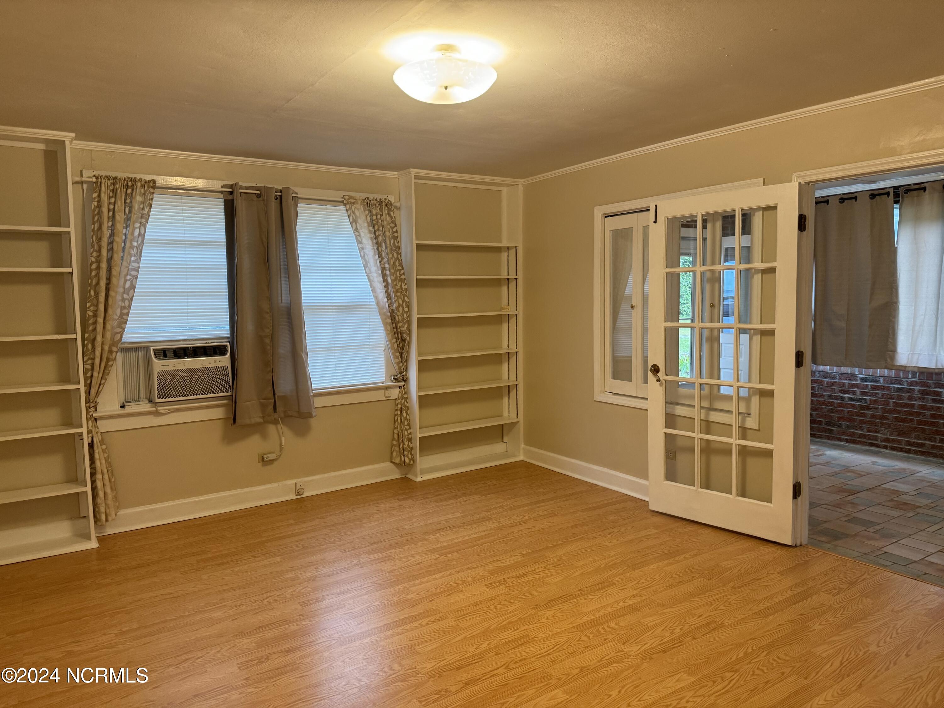 136 S Oak Forest Road Property Photo 3