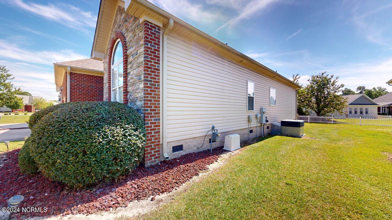 214 King's Way Property Photo 3