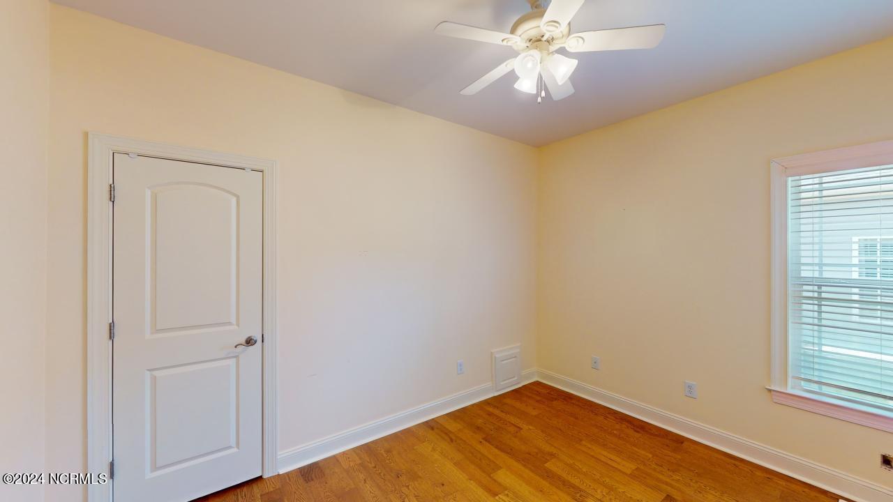 214 King's Way Property Photo 7