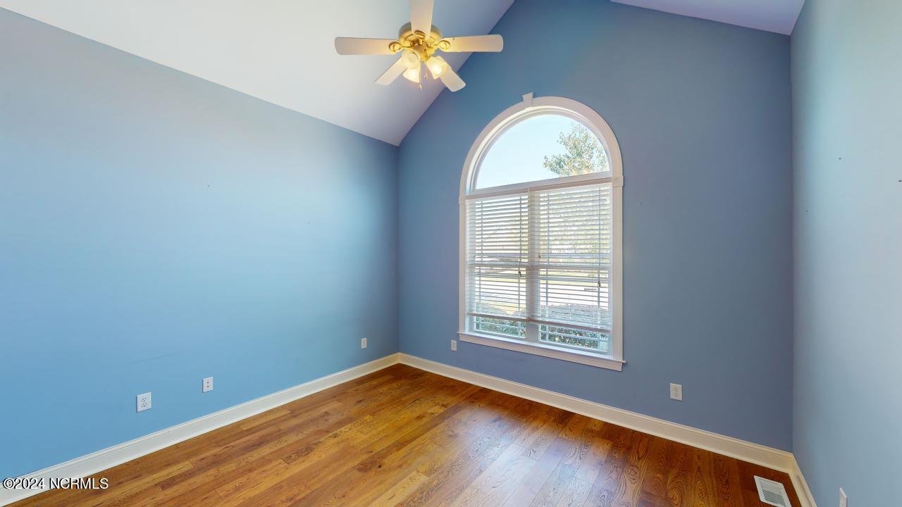 214 King's Way Property Photo 10