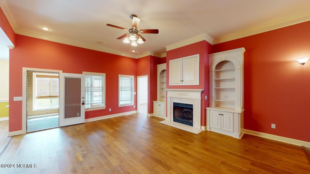 214 King's Way Property Photo 11