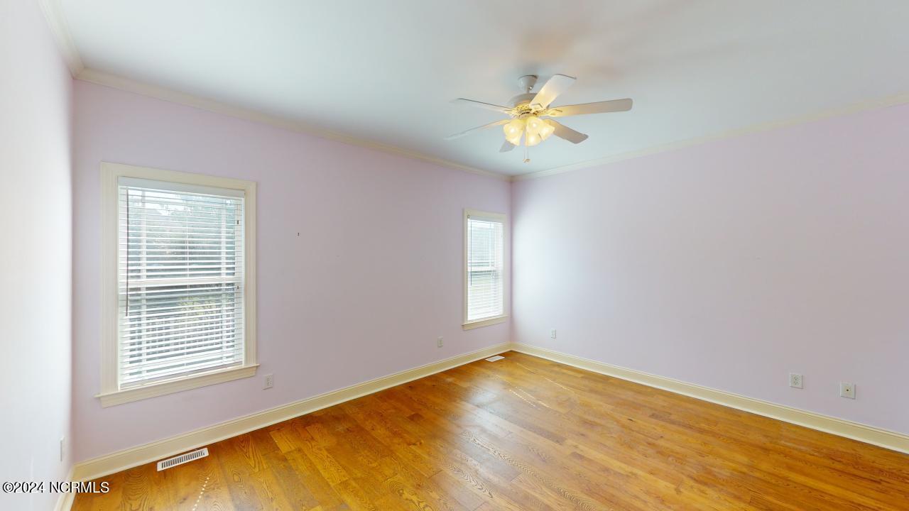 214 King's Way Property Photo 12