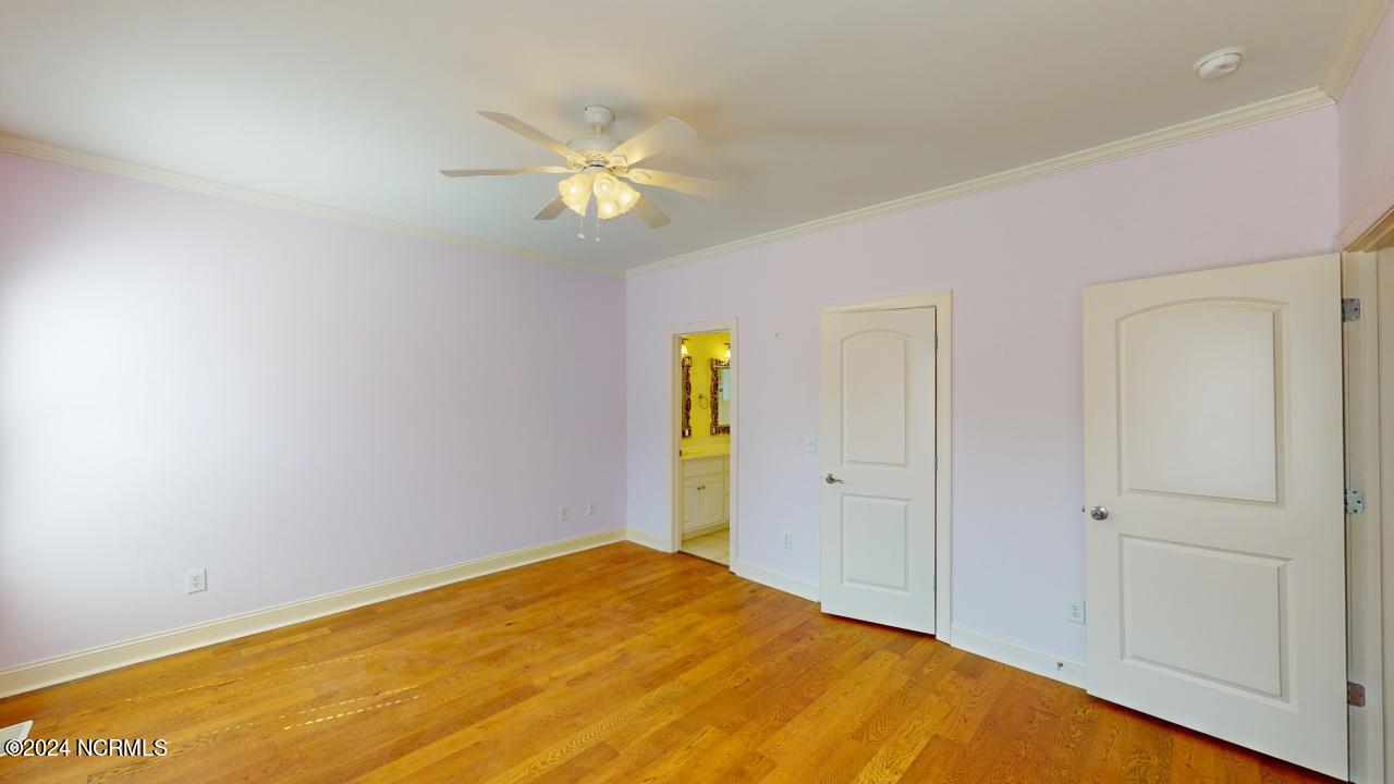 214 King's Way Property Photo 13