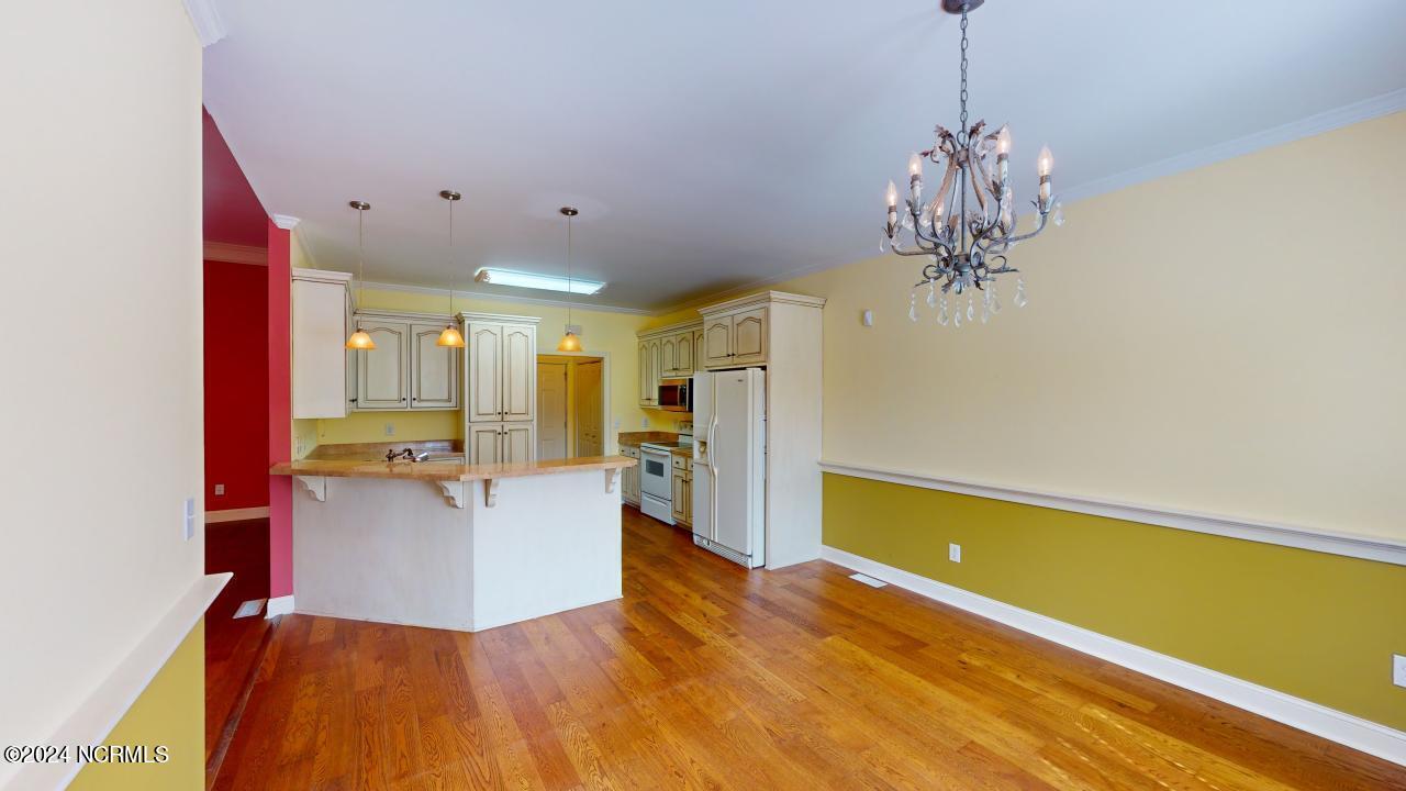 214 King's Way Property Photo 18