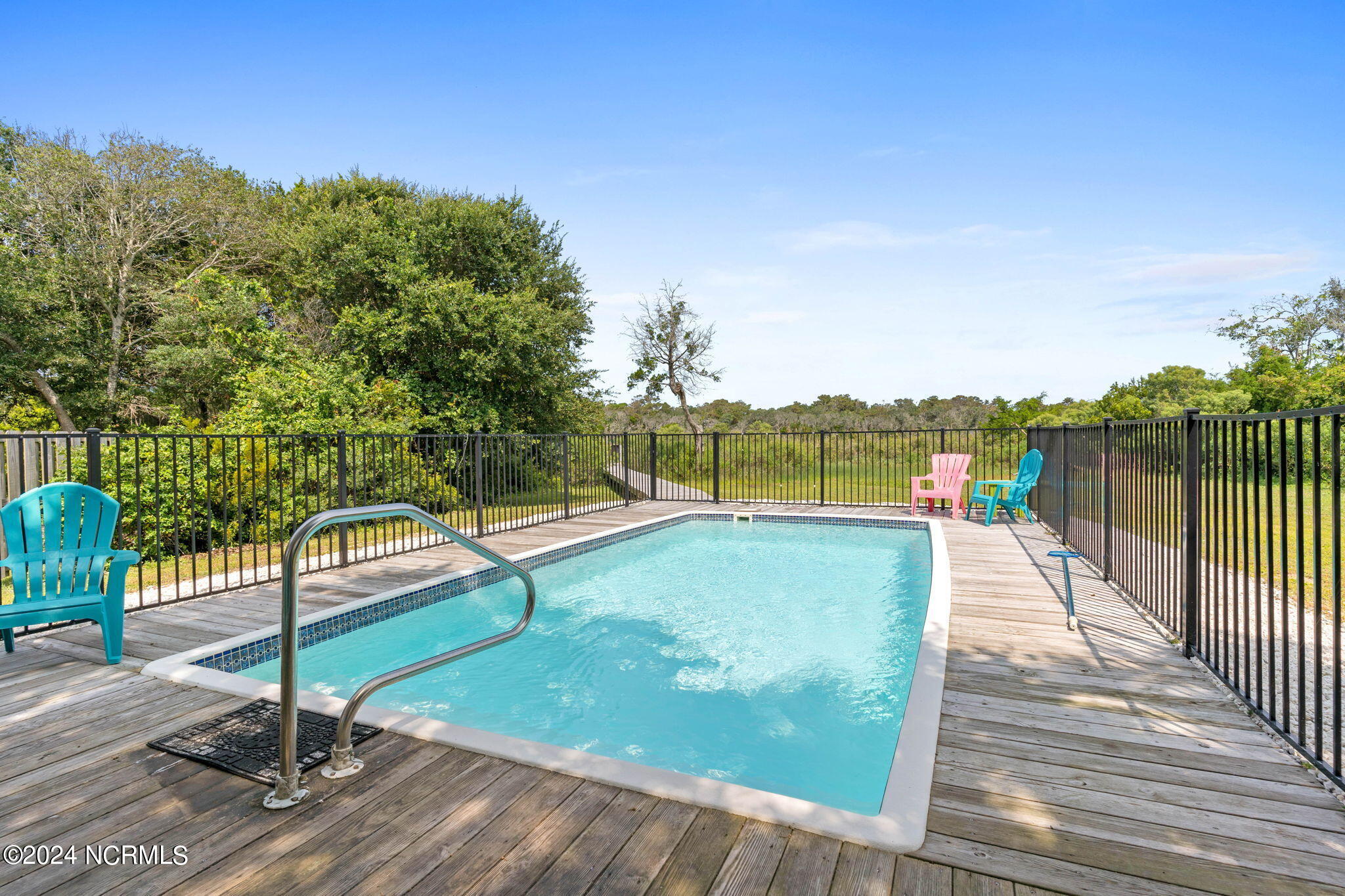 1126 E Dolphin Drive Property Photo 4