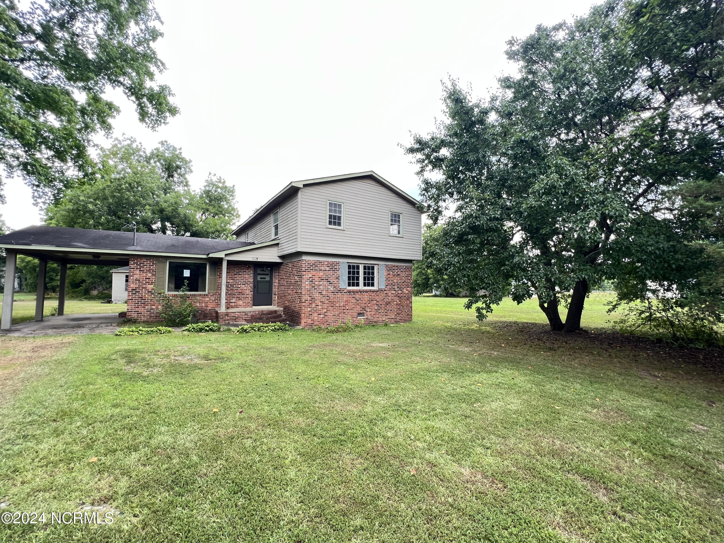 205 E Pinewood Street Property Photo