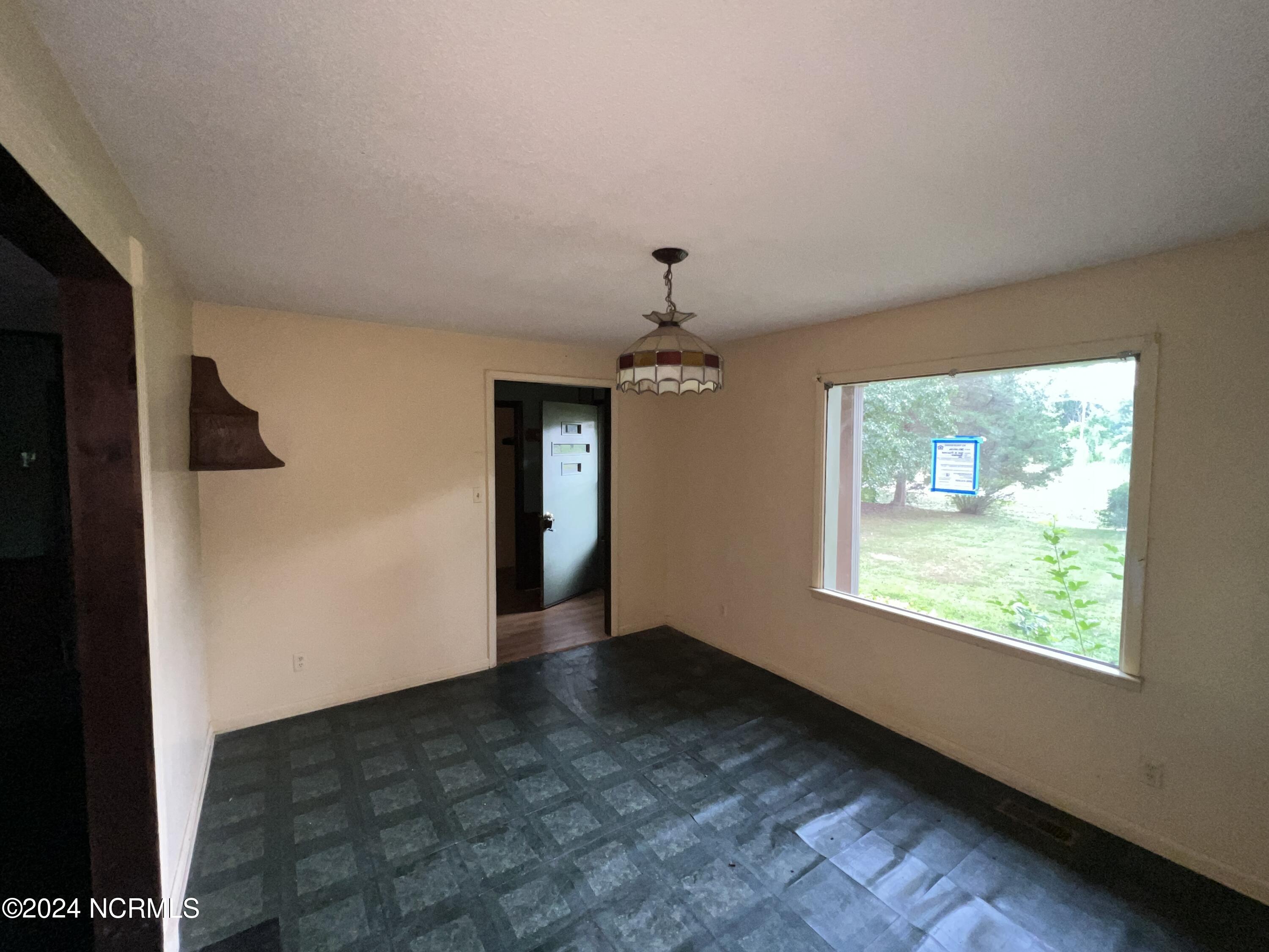 205 E Pinewood Street Property Photo 9