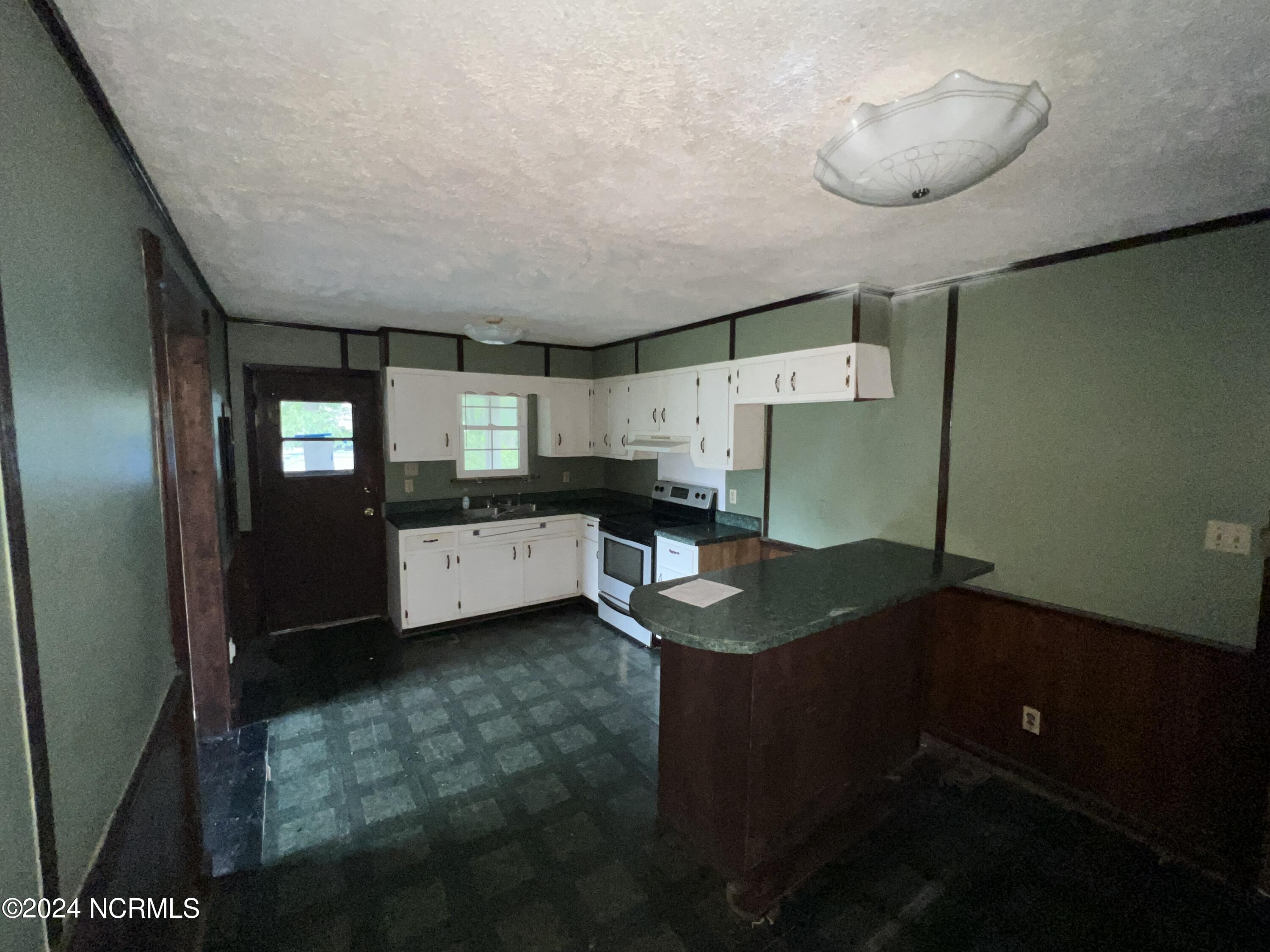 205 E Pinewood Street Property Photo 10