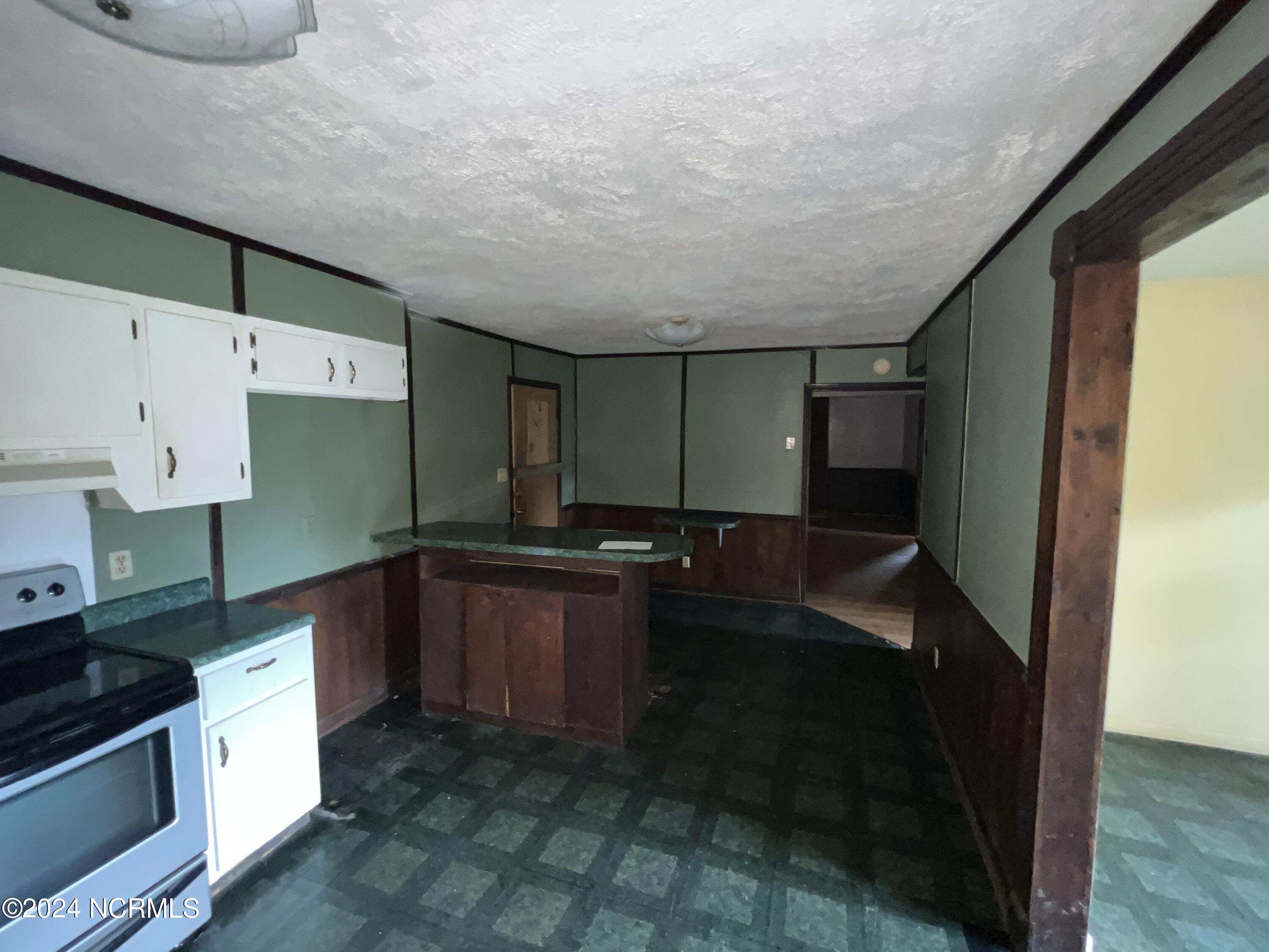 205 E Pinewood Street Property Photo 11