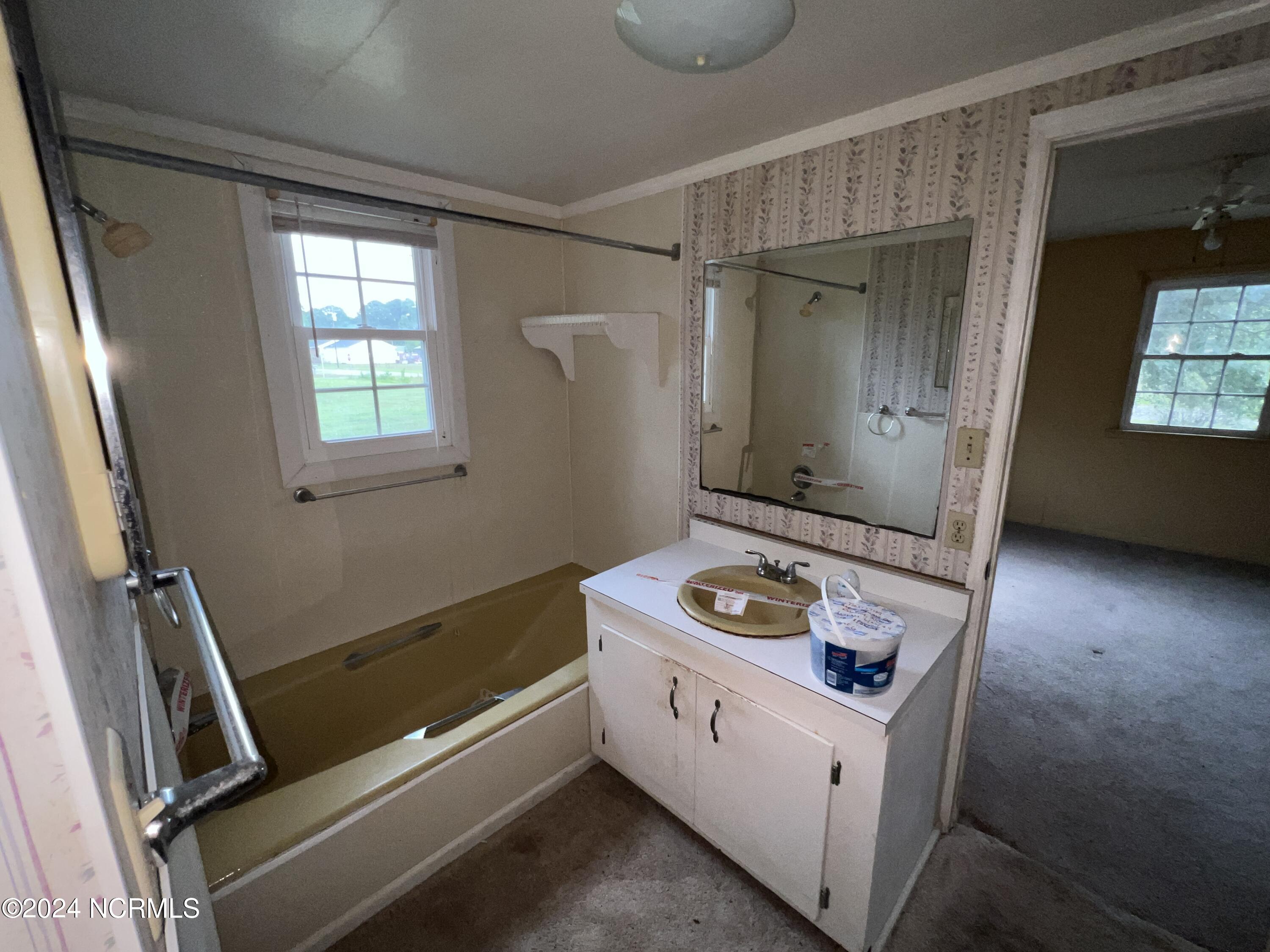 205 E Pinewood Street Property Photo 14