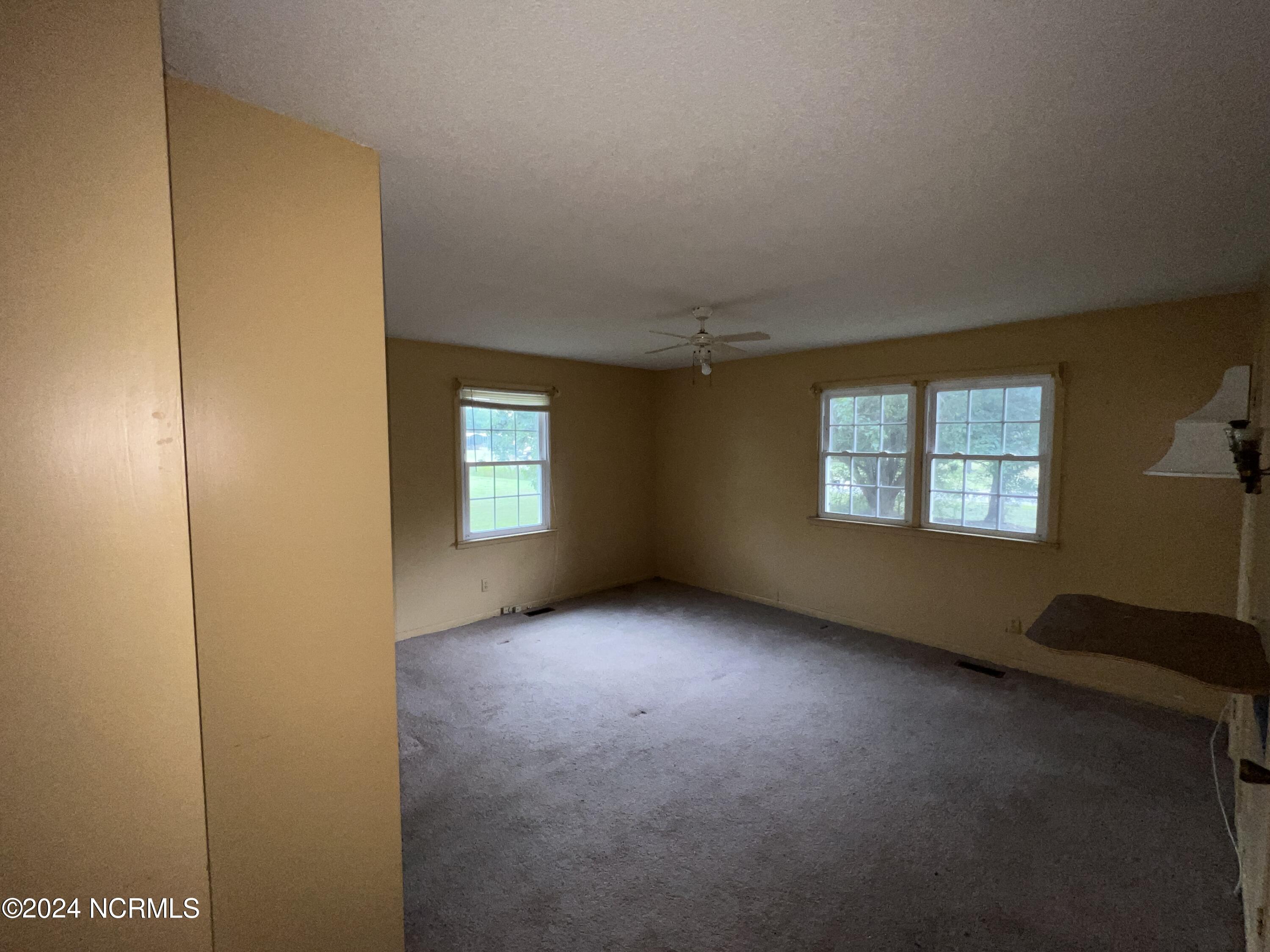 205 E Pinewood Street Property Photo 15