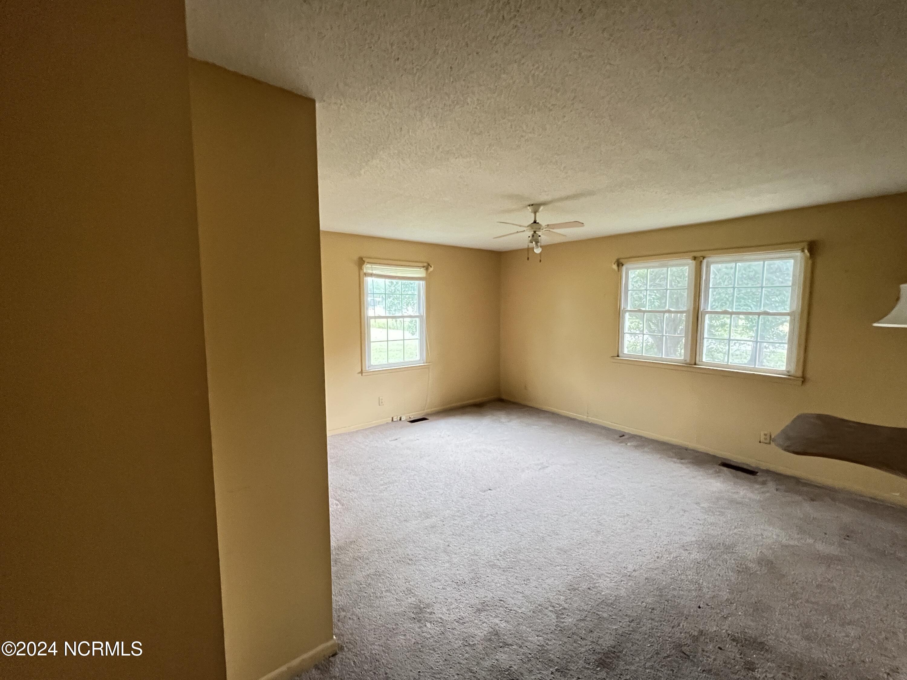 205 E Pinewood Street Property Photo 16