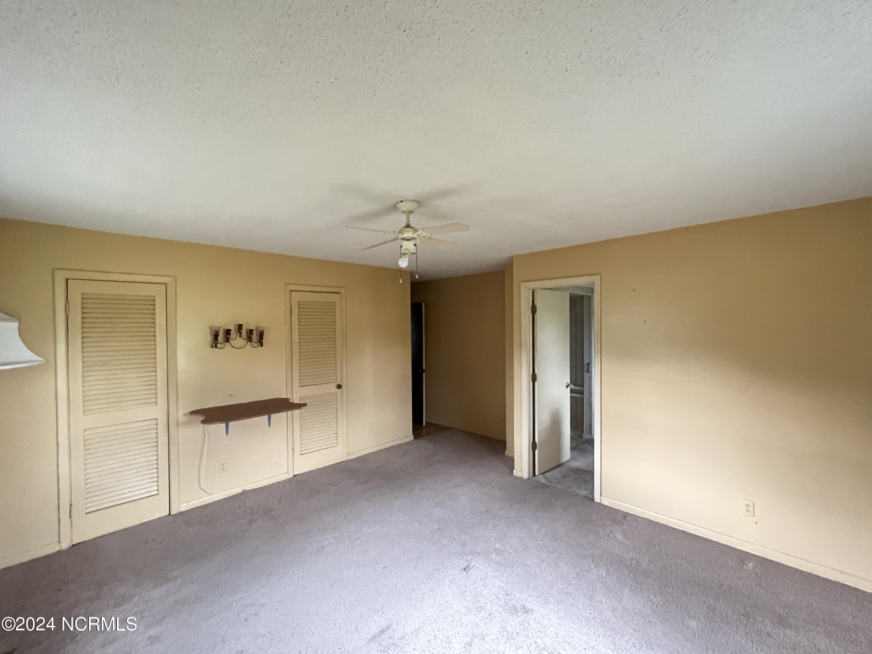 205 E Pinewood Street Property Photo 17