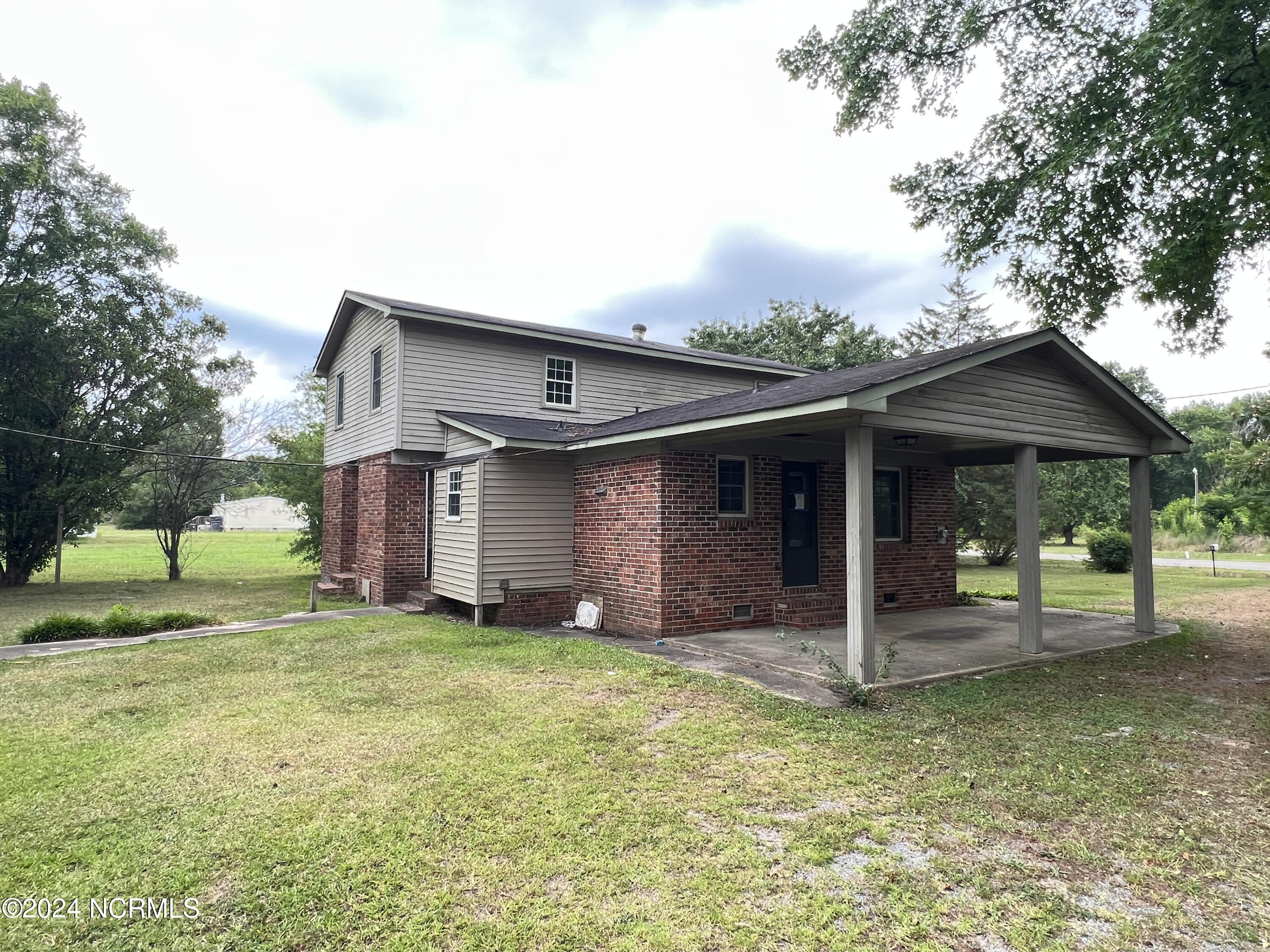 205 E Pinewood Street Property Photo 20
