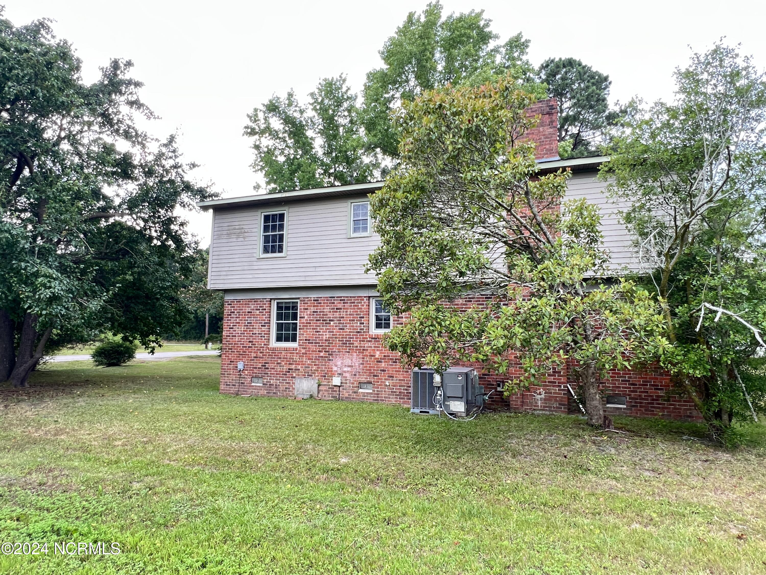 205 E Pinewood Street Property Photo 21