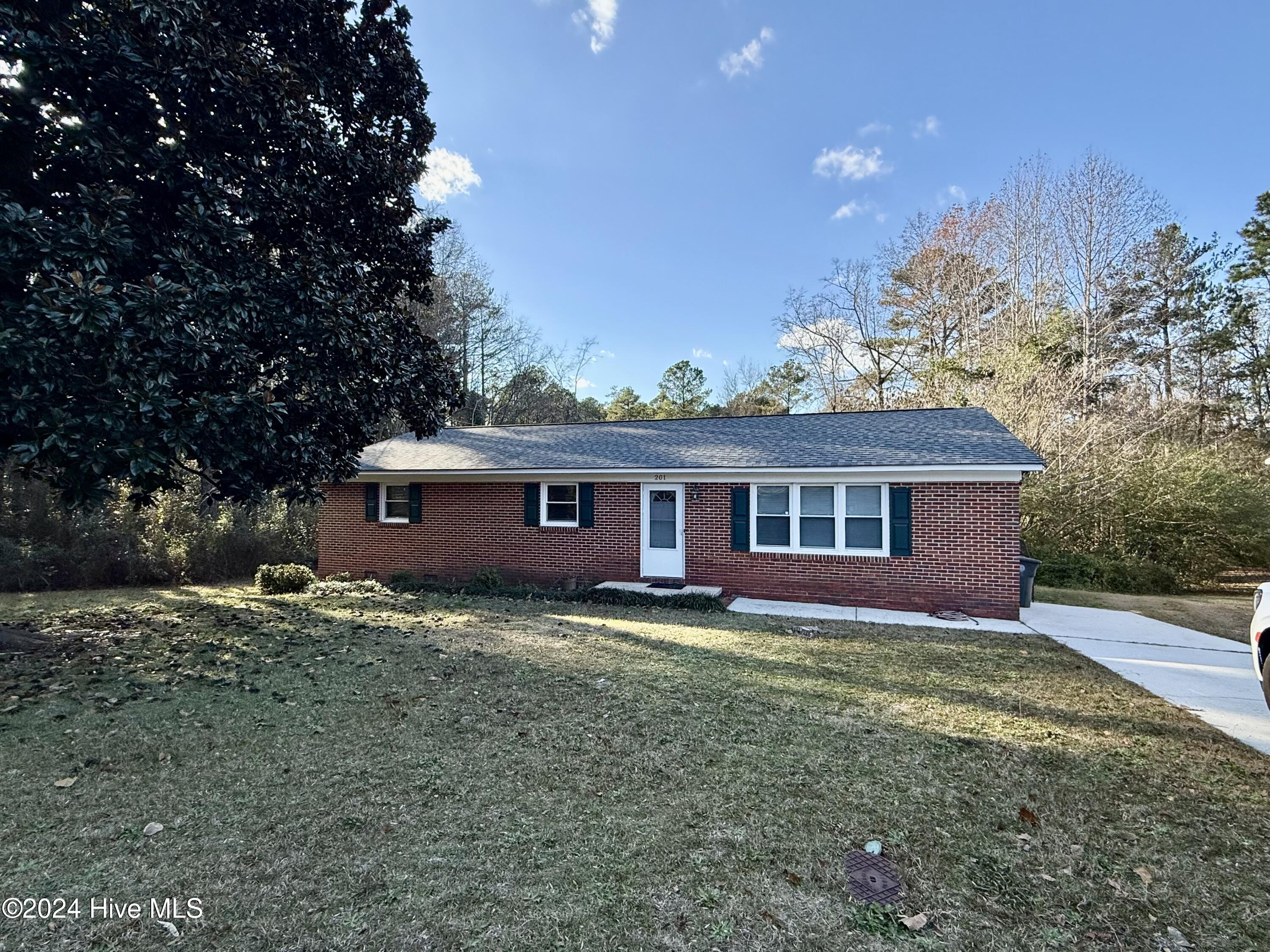 201 Shaw Road Property Photo