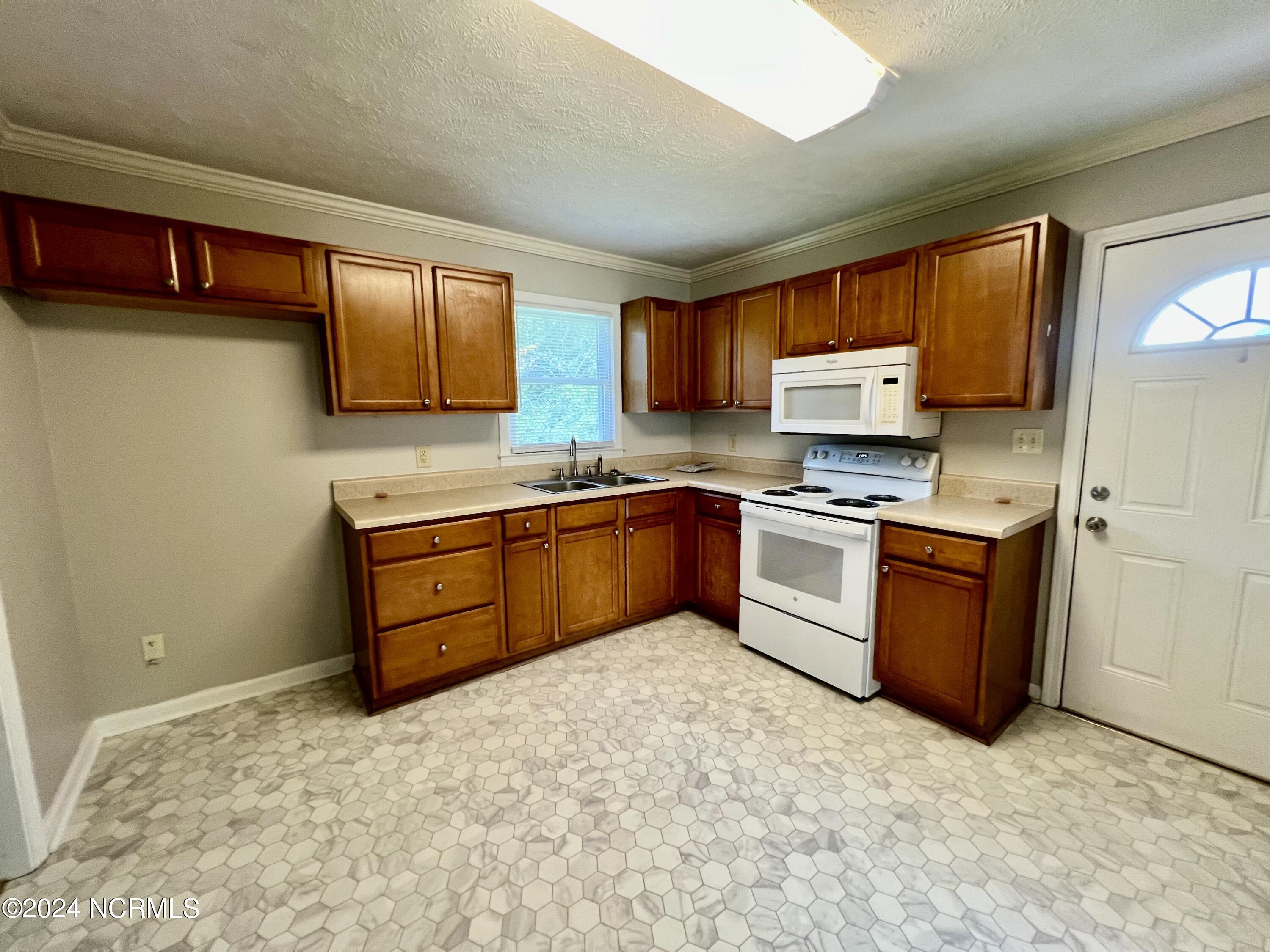 201 Shaw Road Property Photo 6