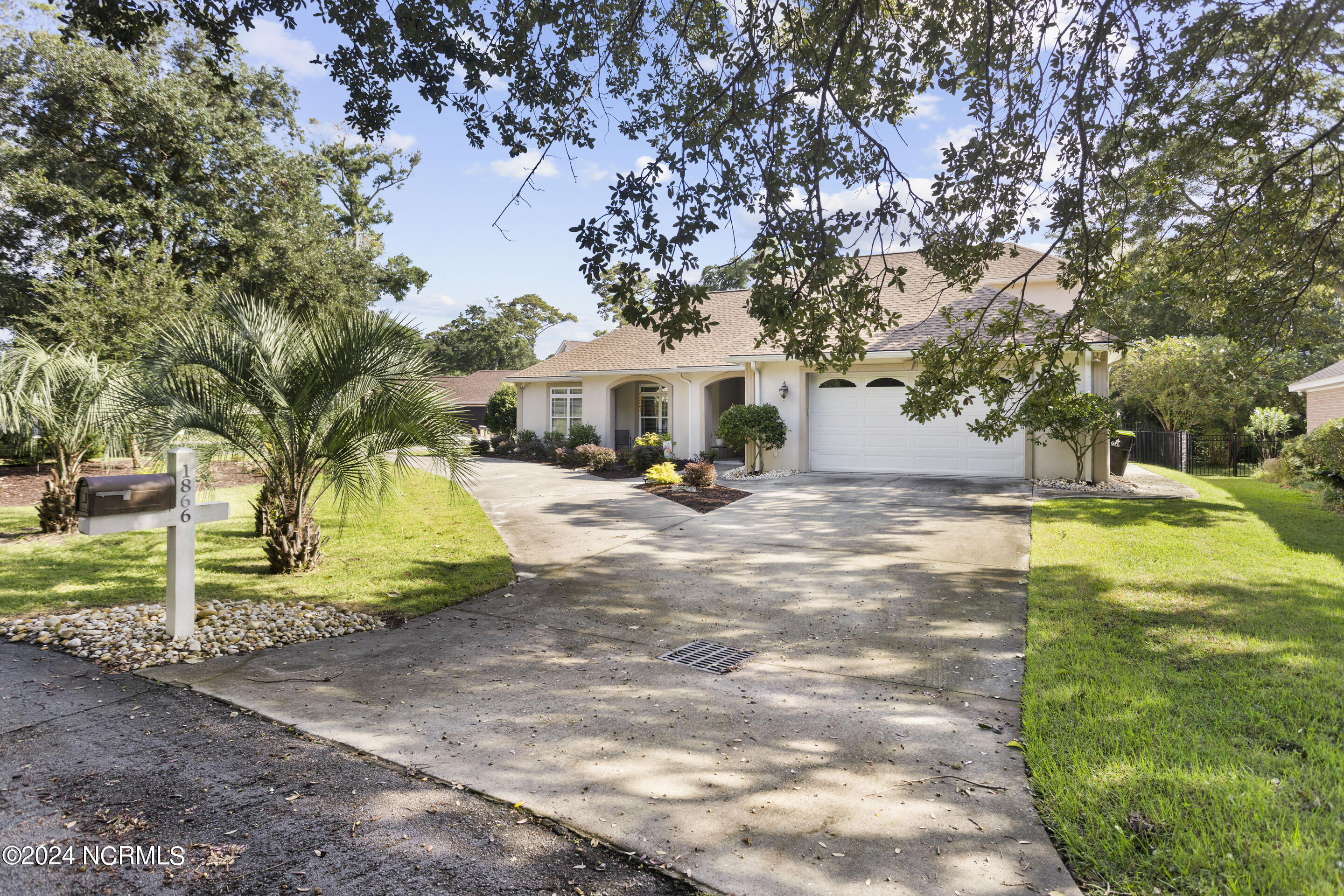 1866 Oak Harbour Drive Property Photo 5