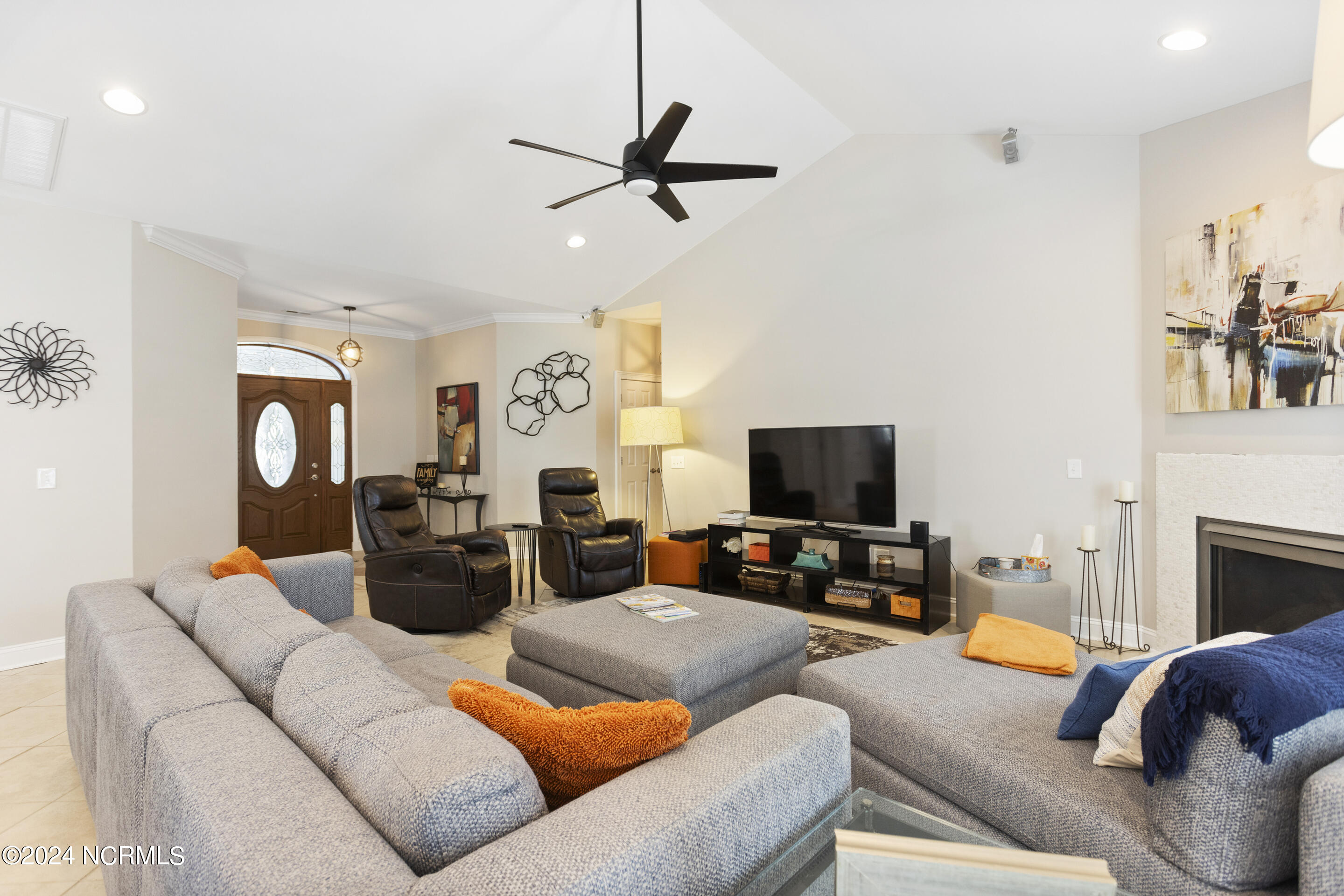 1866 Oak Harbour Drive Property Photo 8