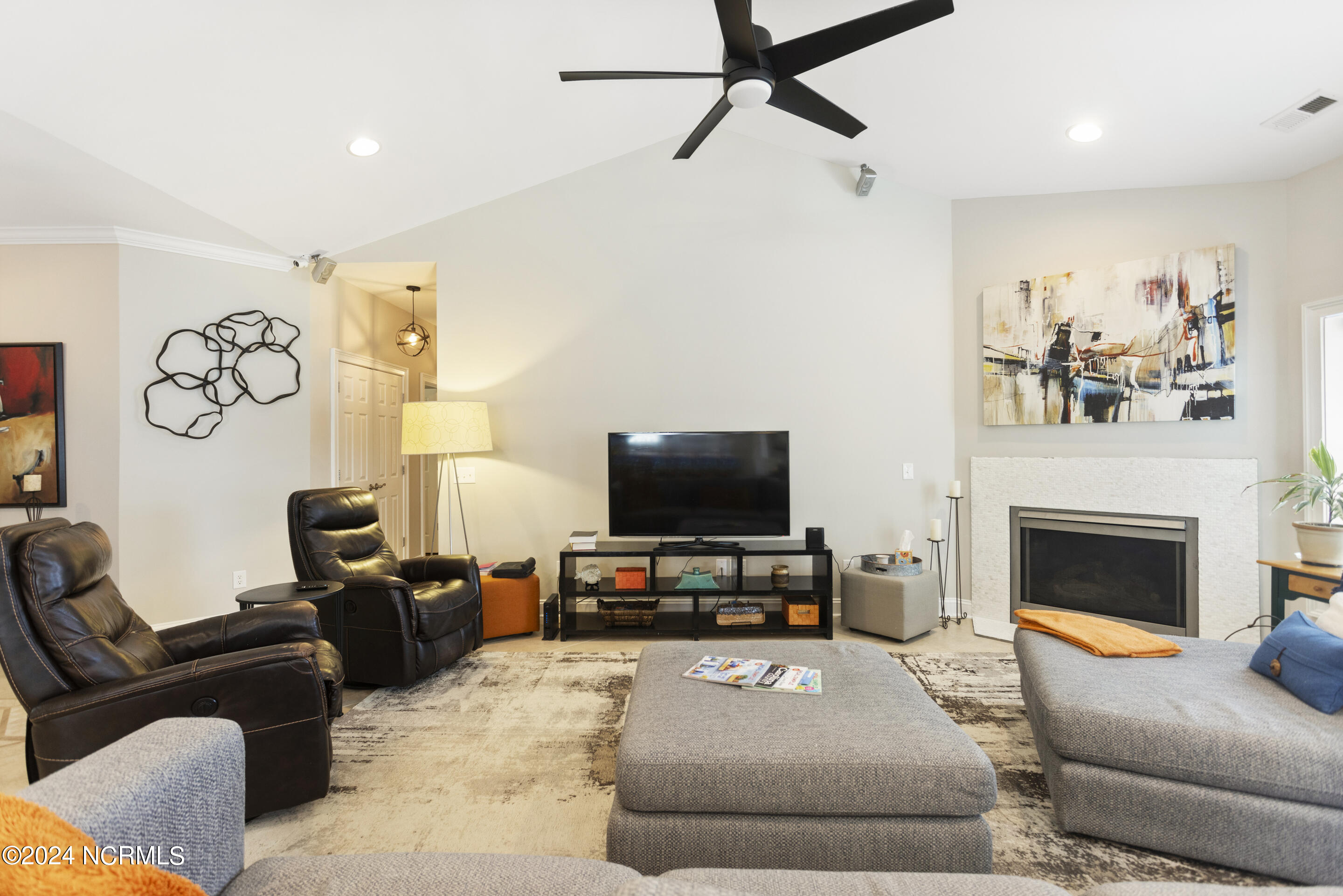 1866 Oak Harbour Drive Property Photo 9