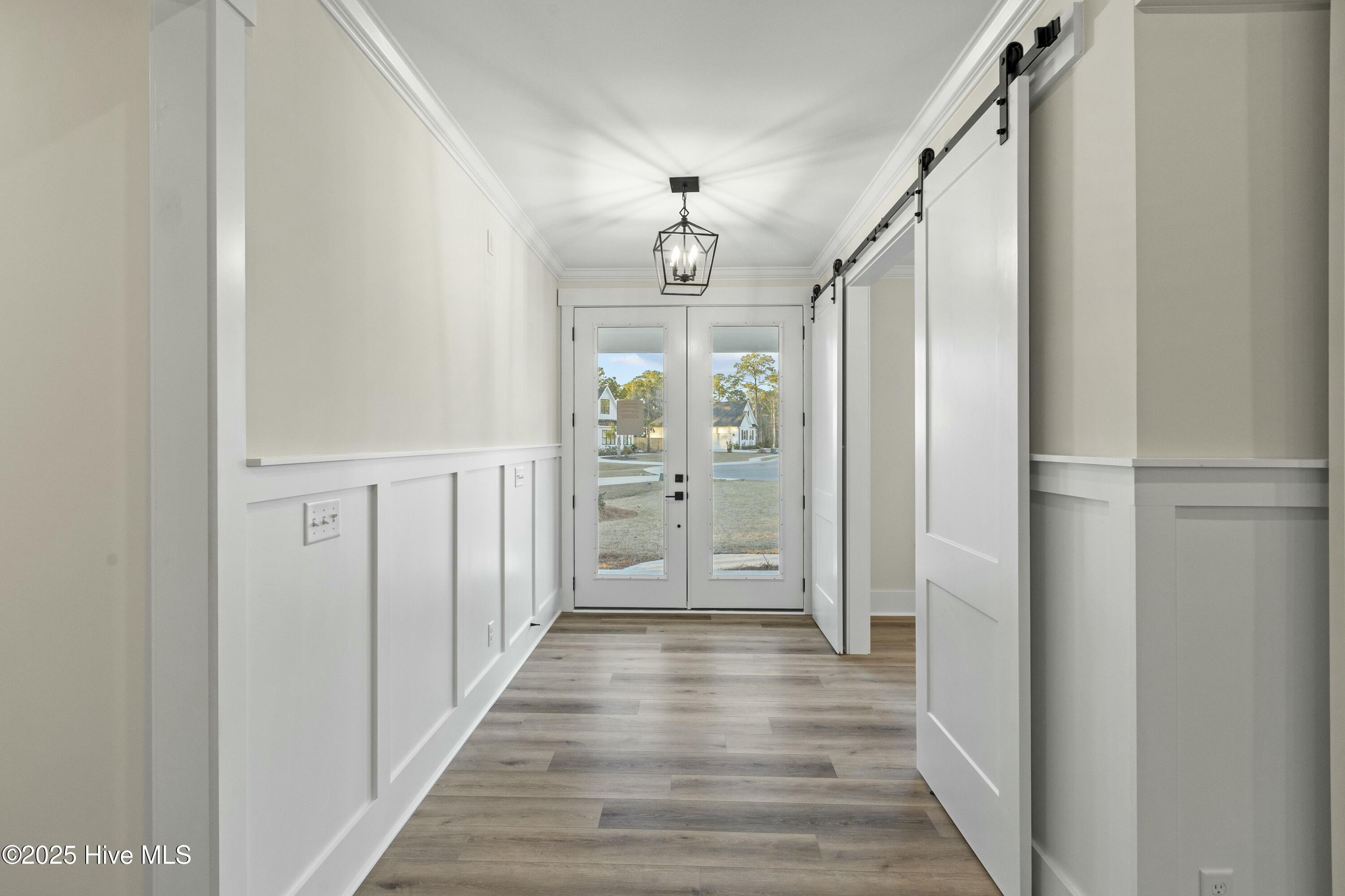 234 Hampton Court Property Photo 4