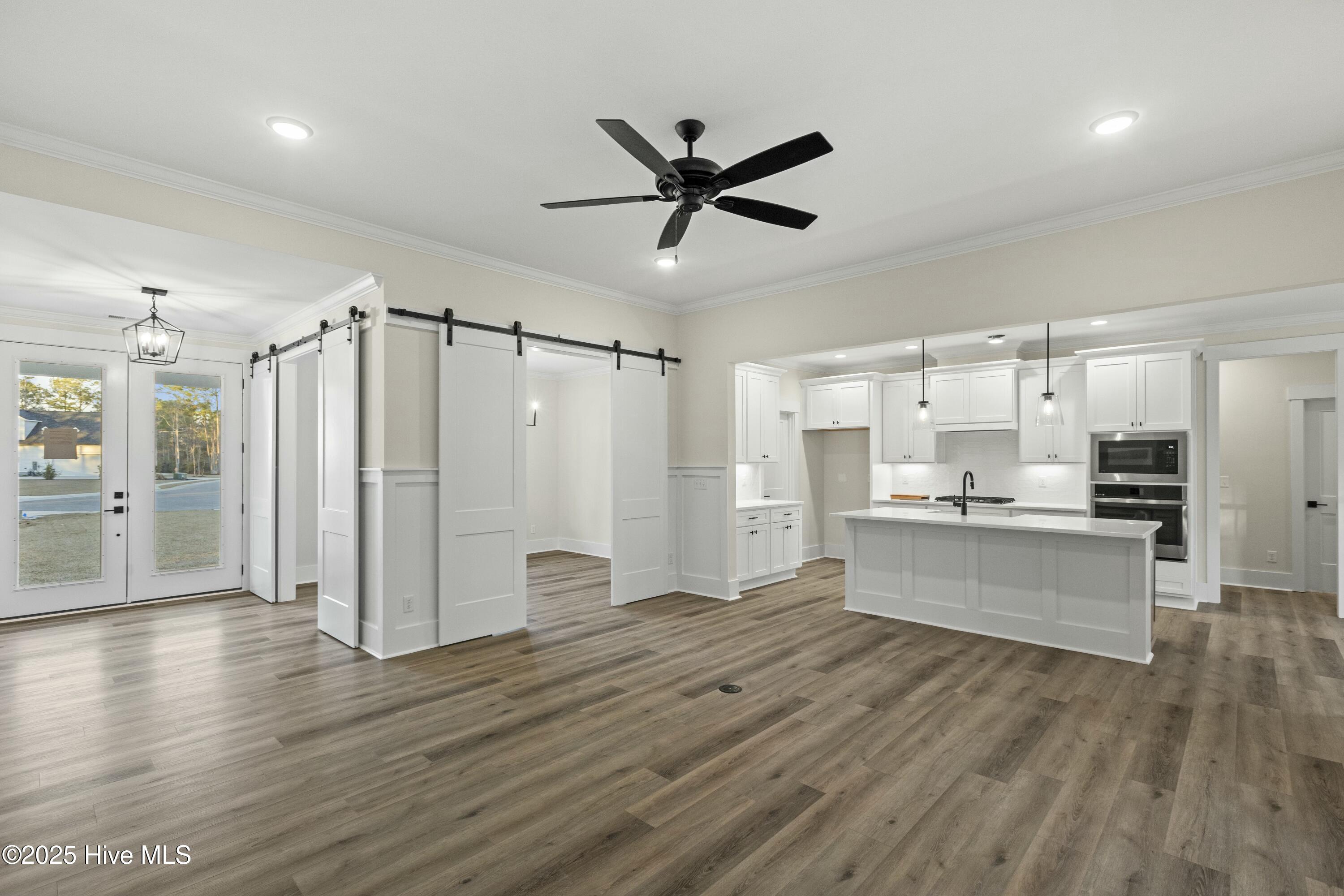 234 Hampton Court Property Photo 5