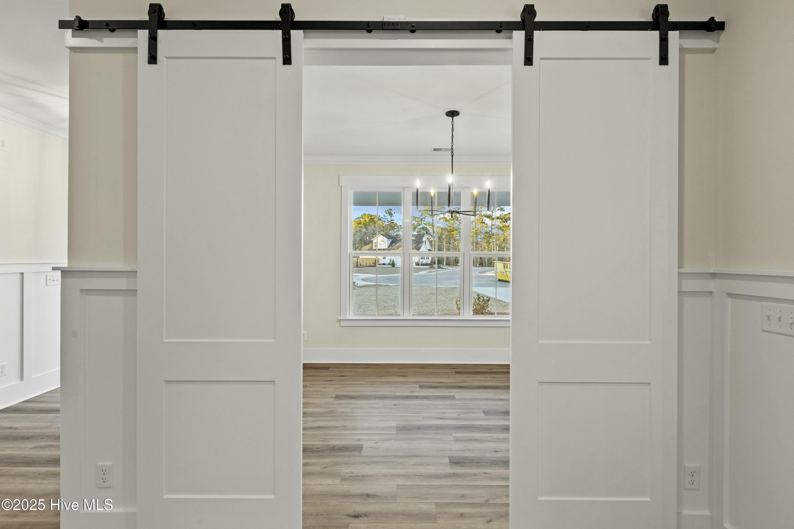 234 Hampton Court Property Photo 6