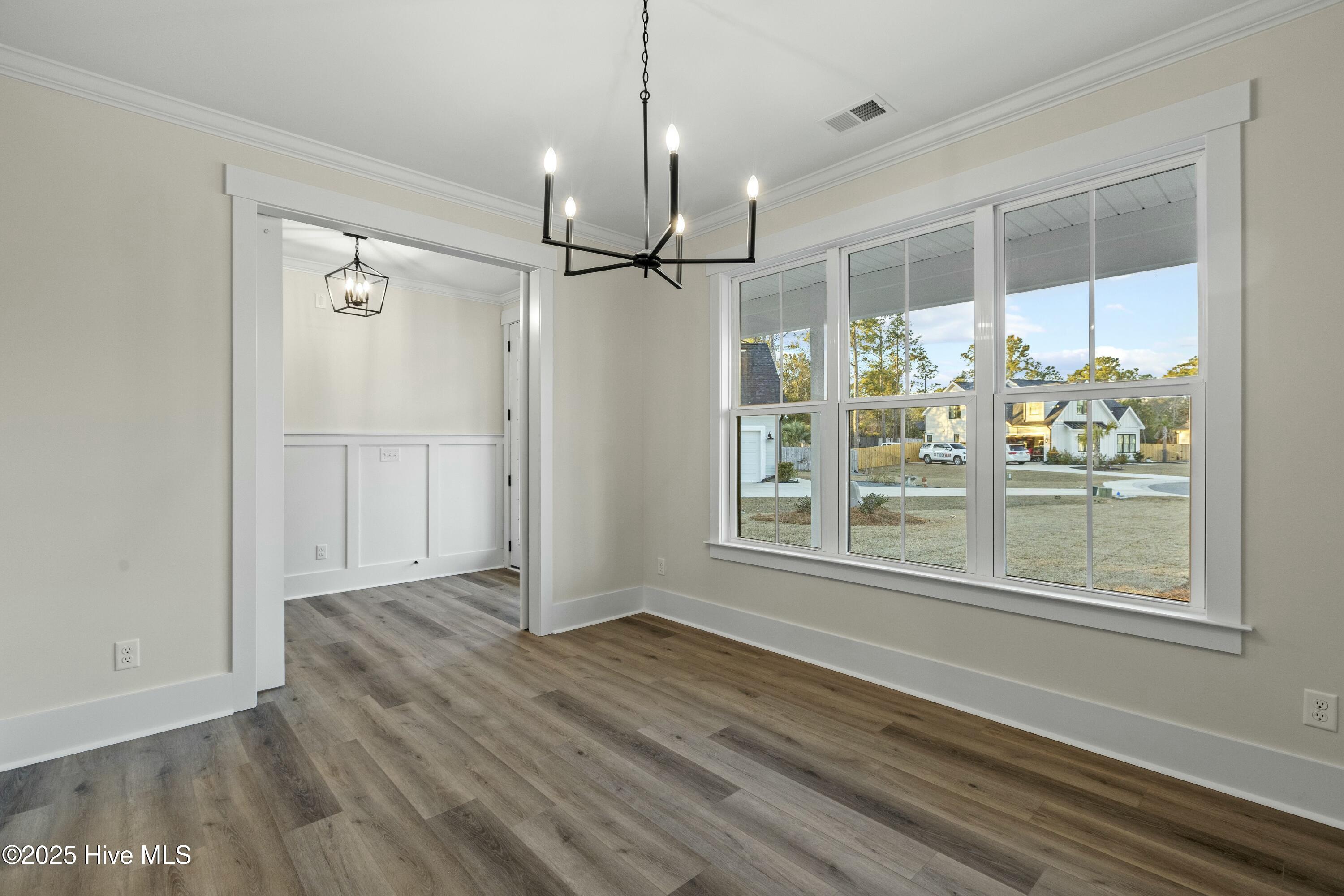 234 Hampton Court Property Photo 7