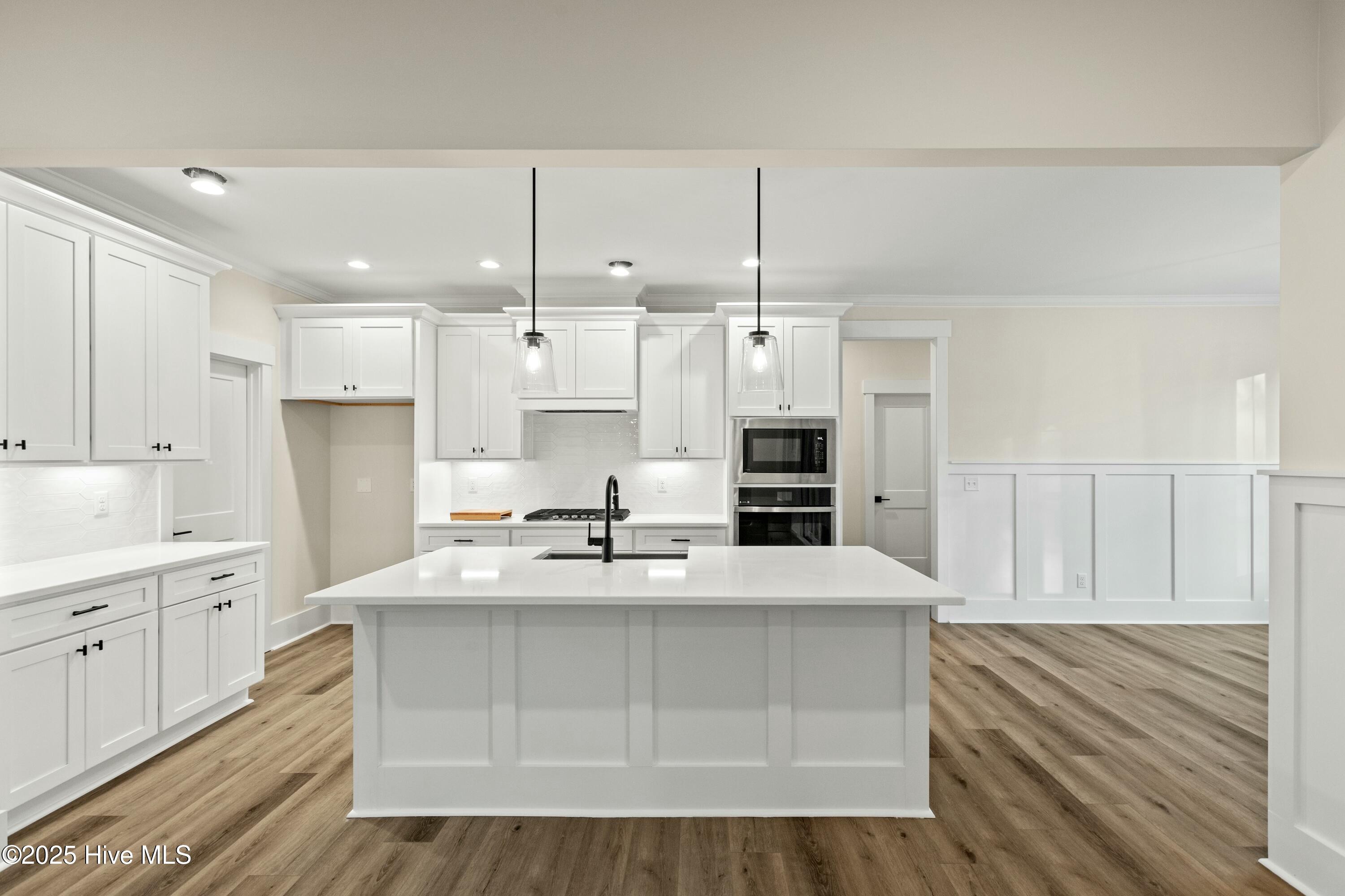 234 Hampton Court Property Photo 11