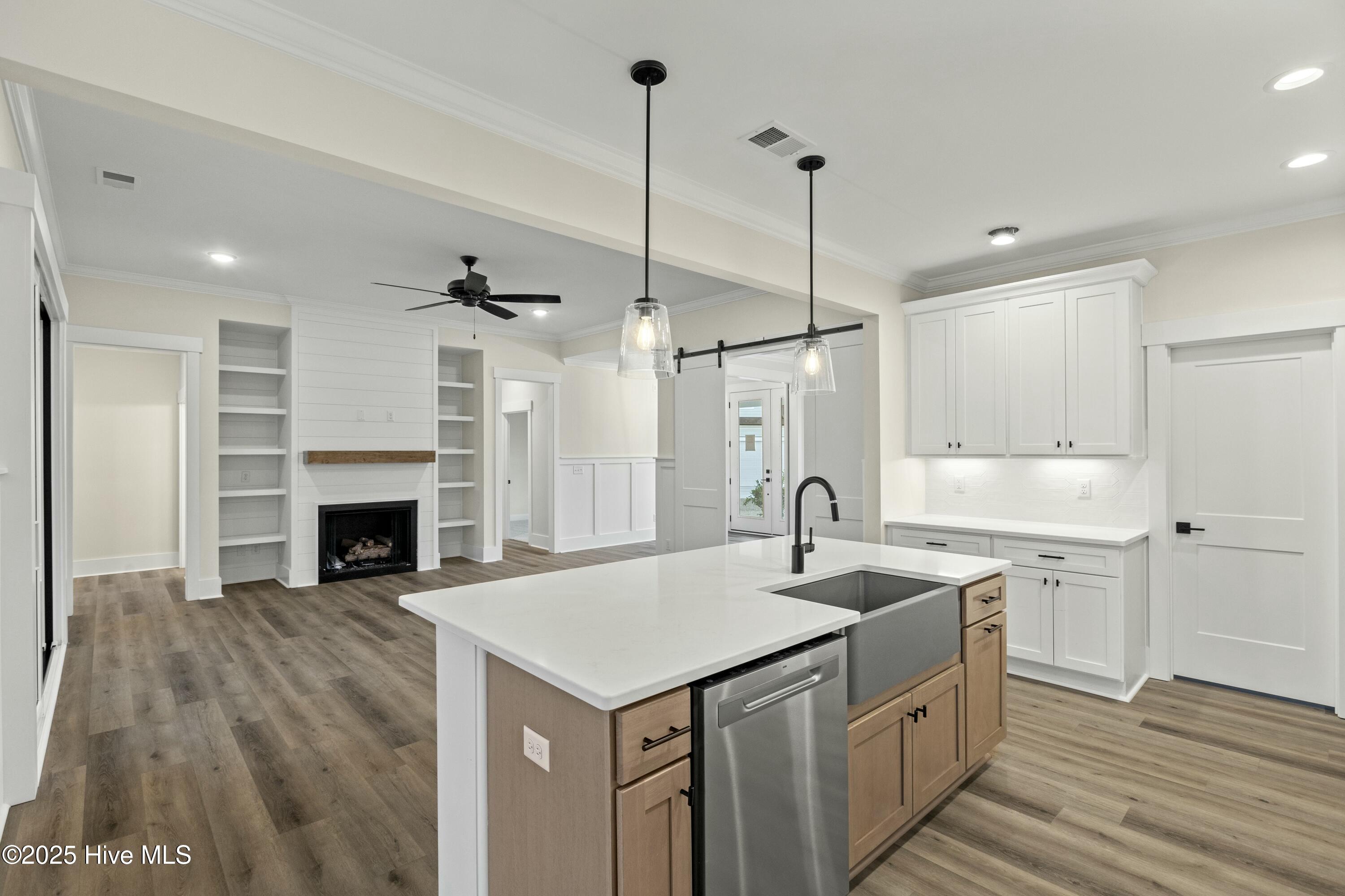 234 Hampton Court Property Photo 12